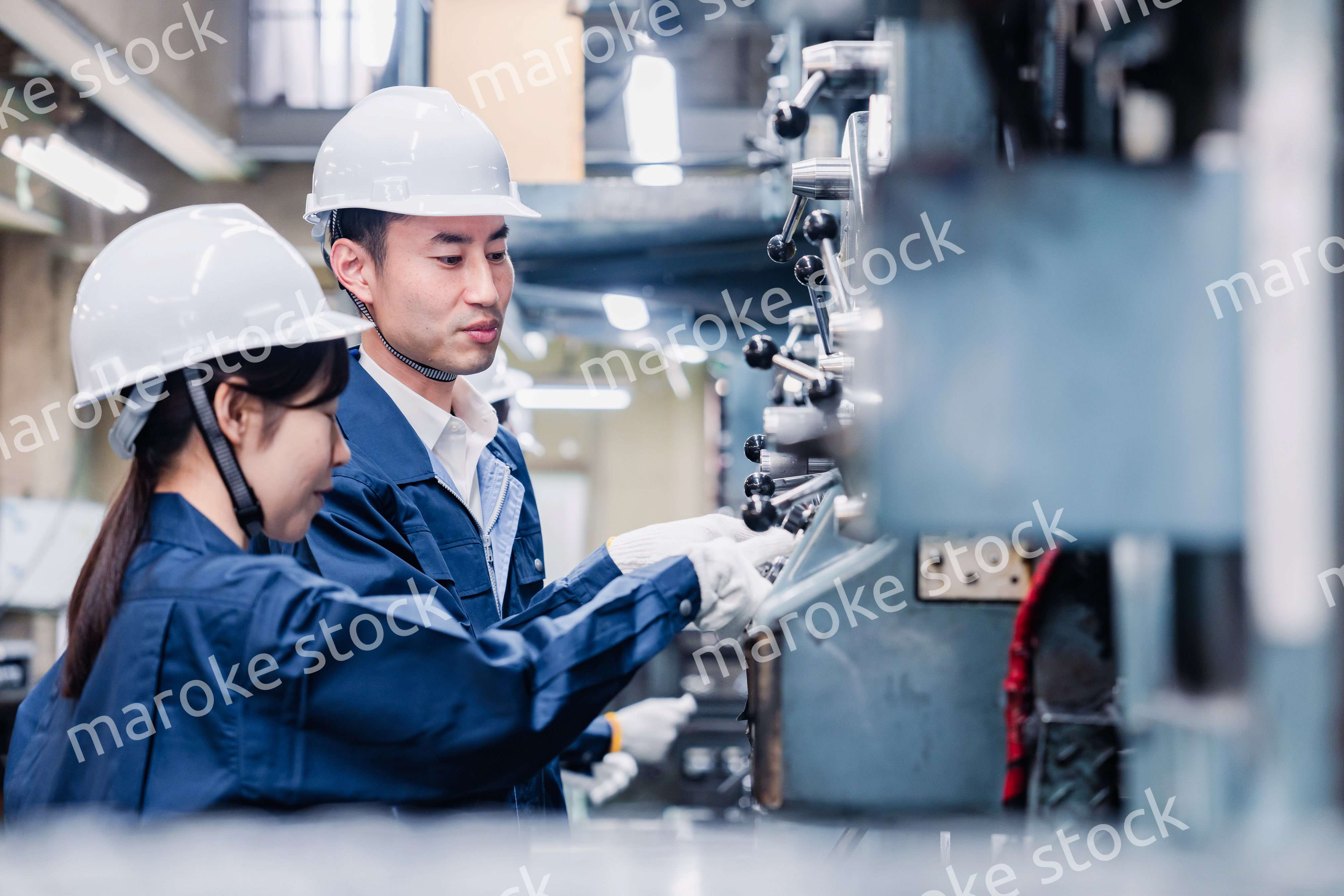 発電所で働くスタッフ