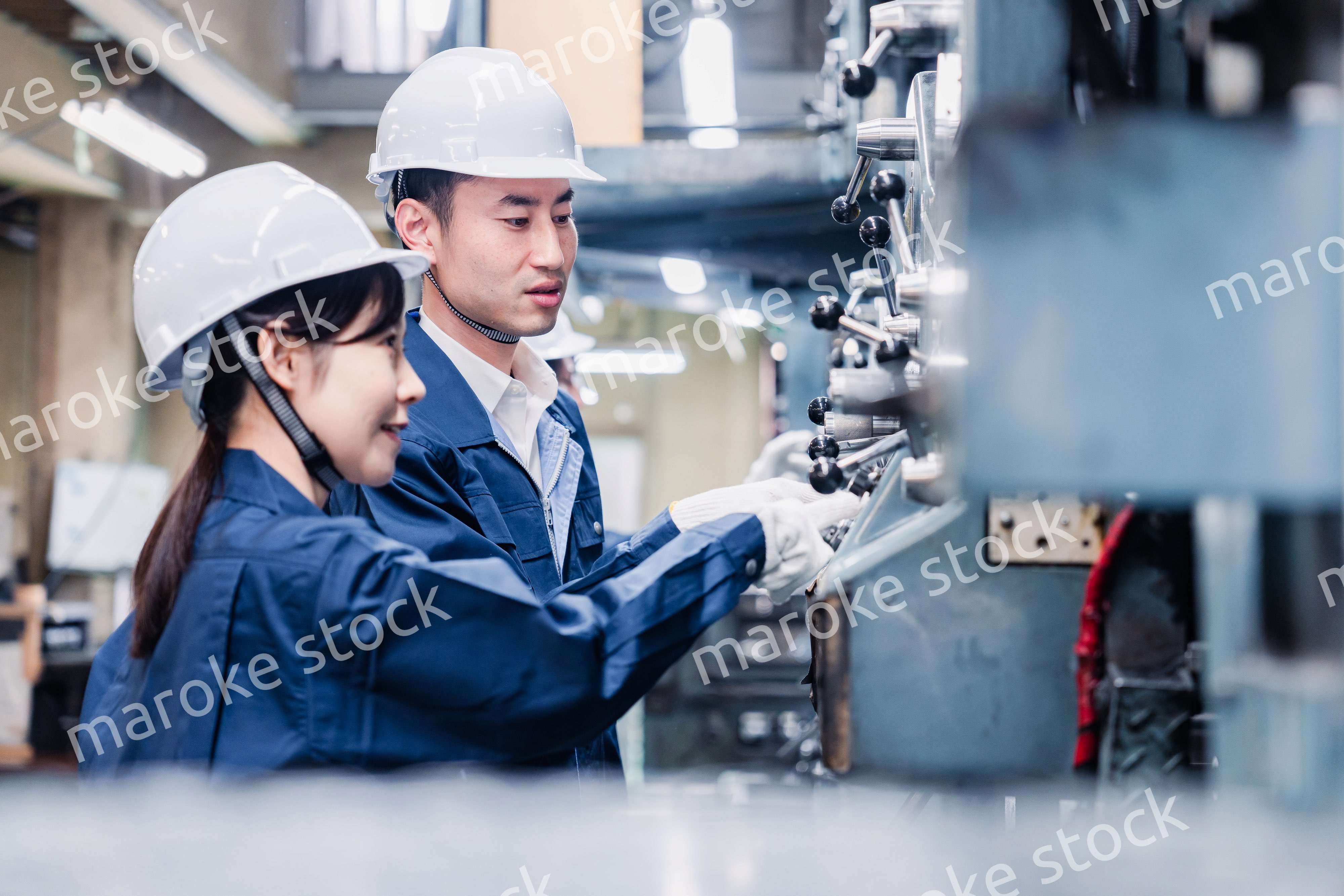 発電所で働くスタッフ