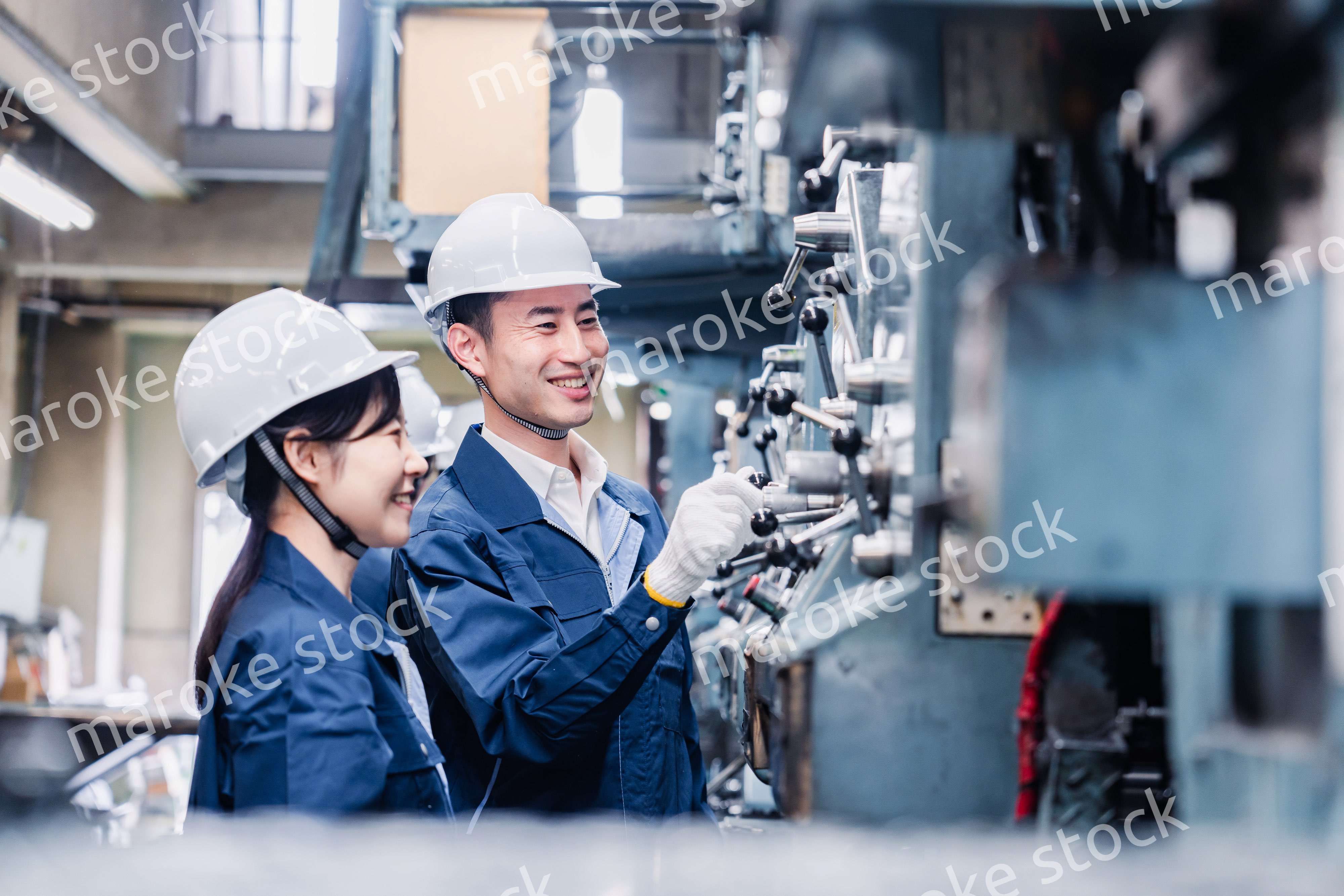 発電所で働くスタッフ