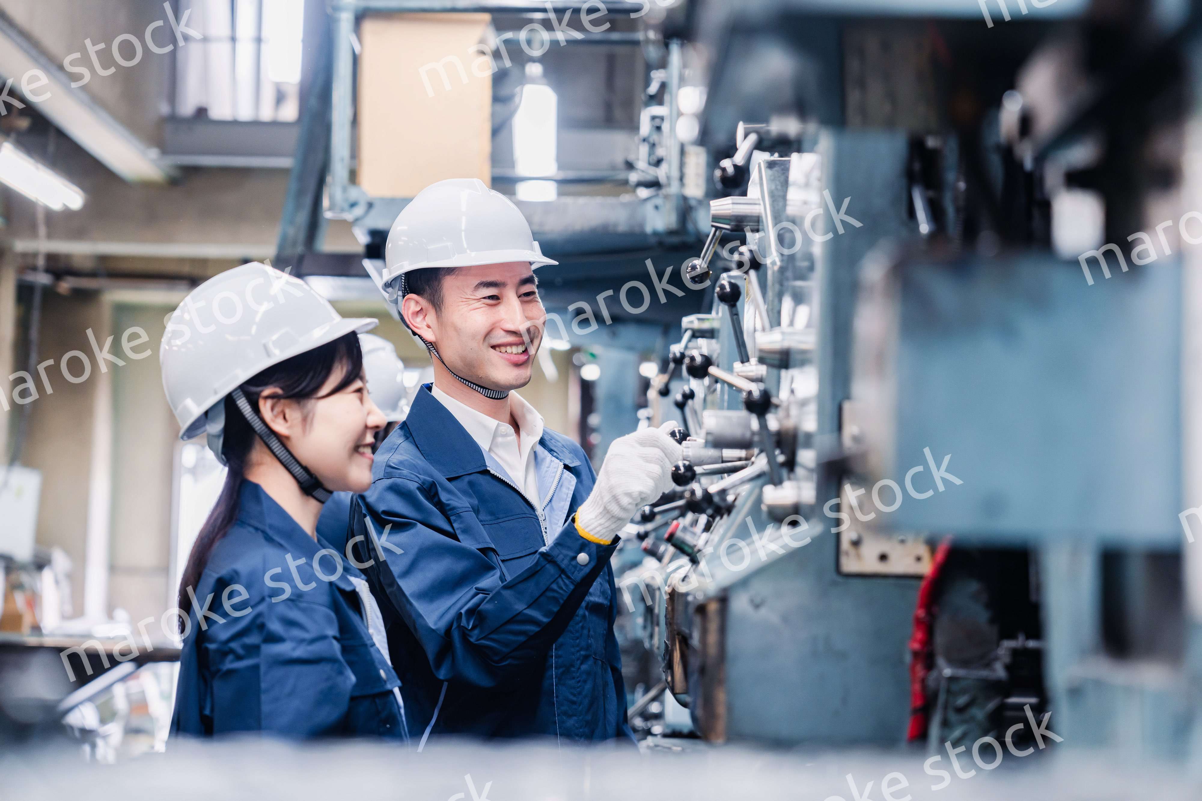 発電所で働くスタッフ