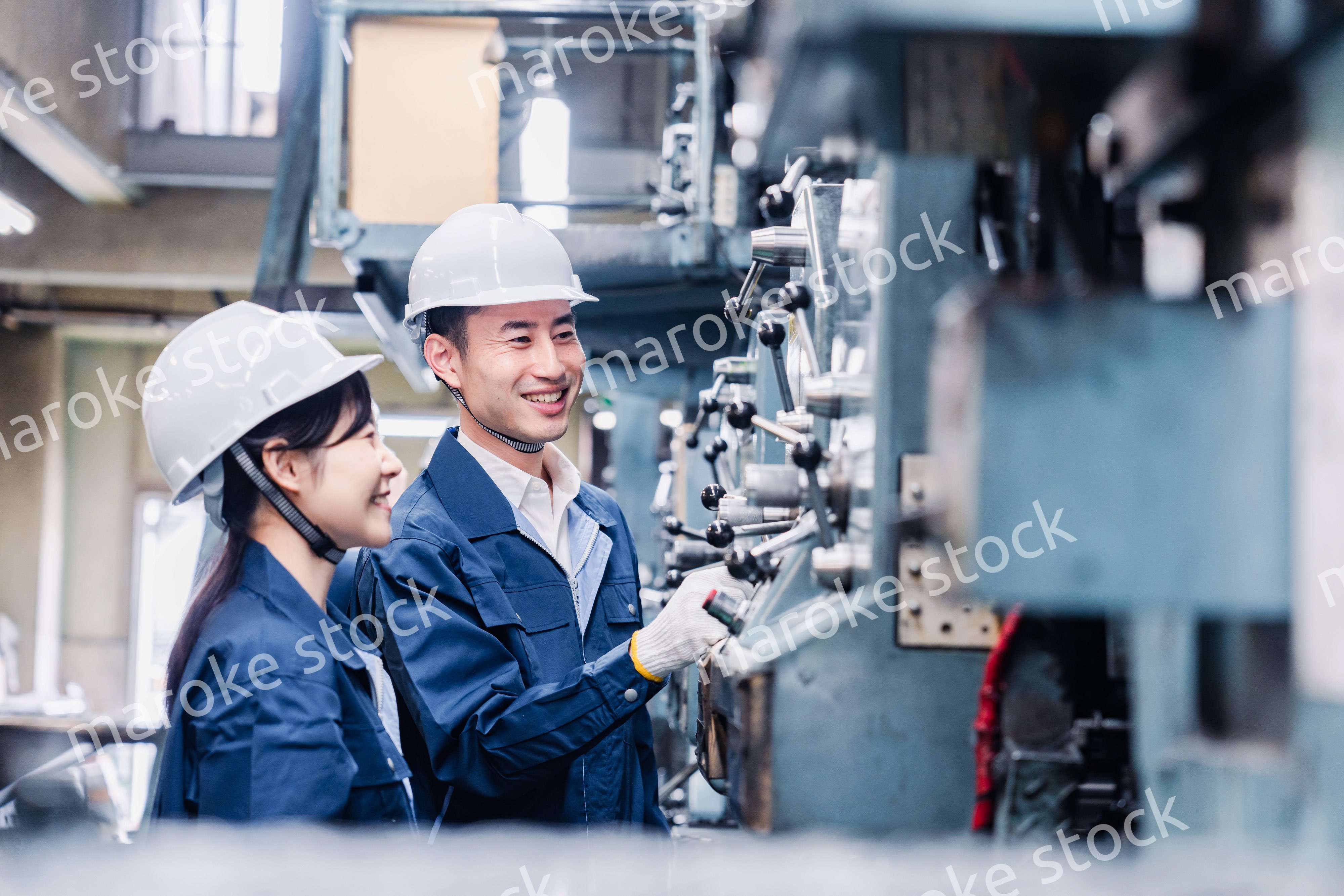 発電所で働くスタッフ