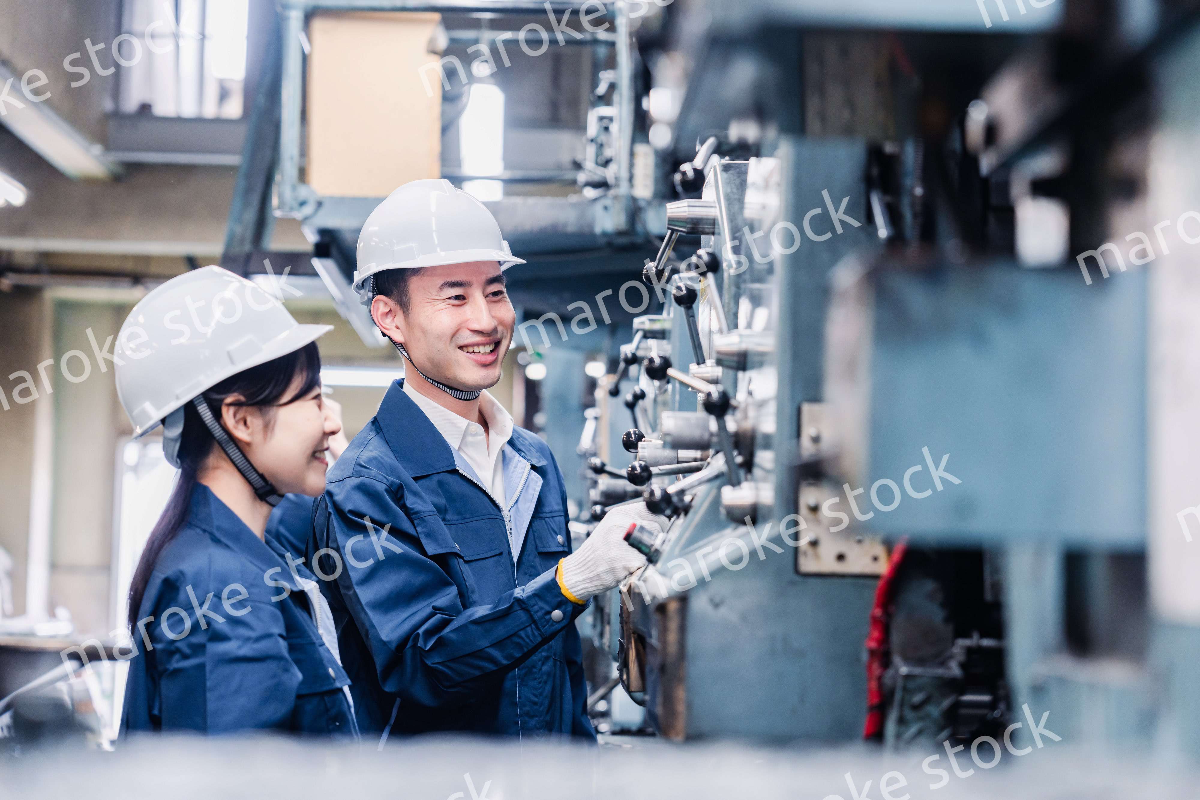 発電所で働くスタッフ