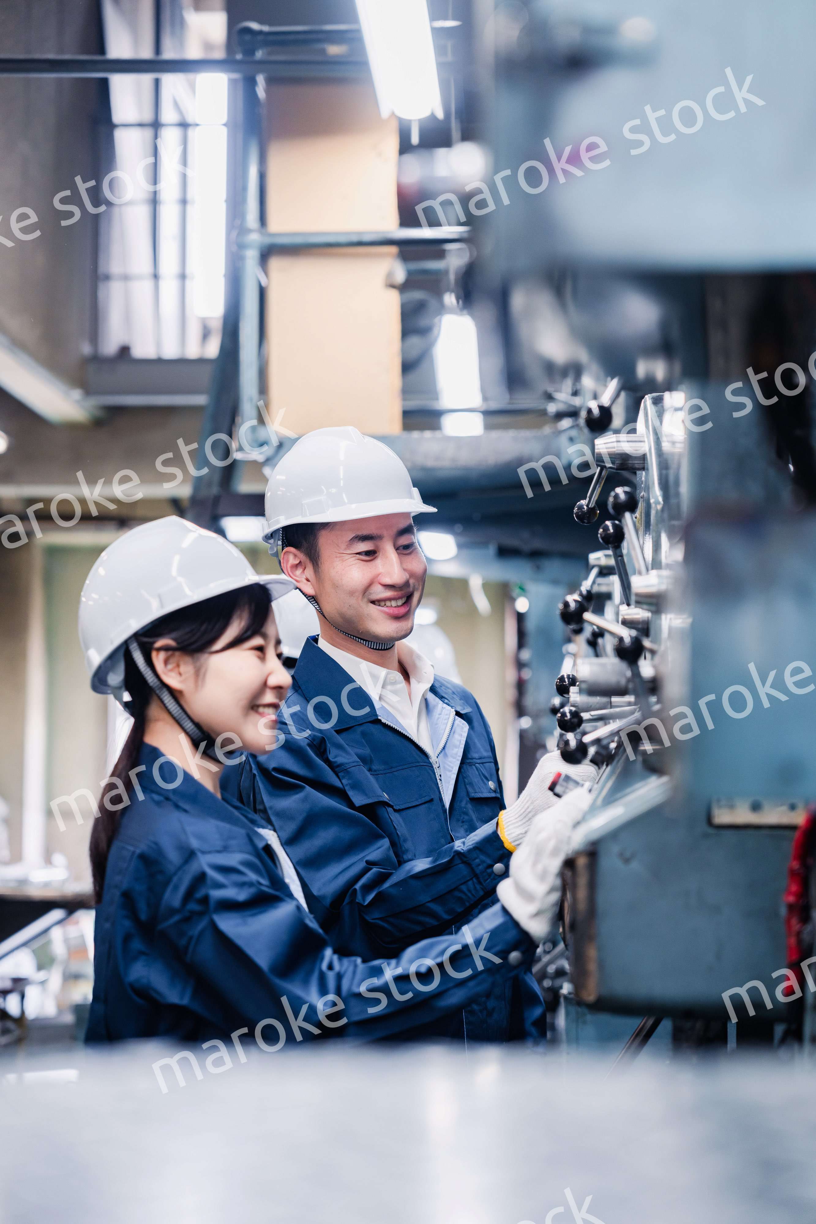 発電所で働くスタッフ
