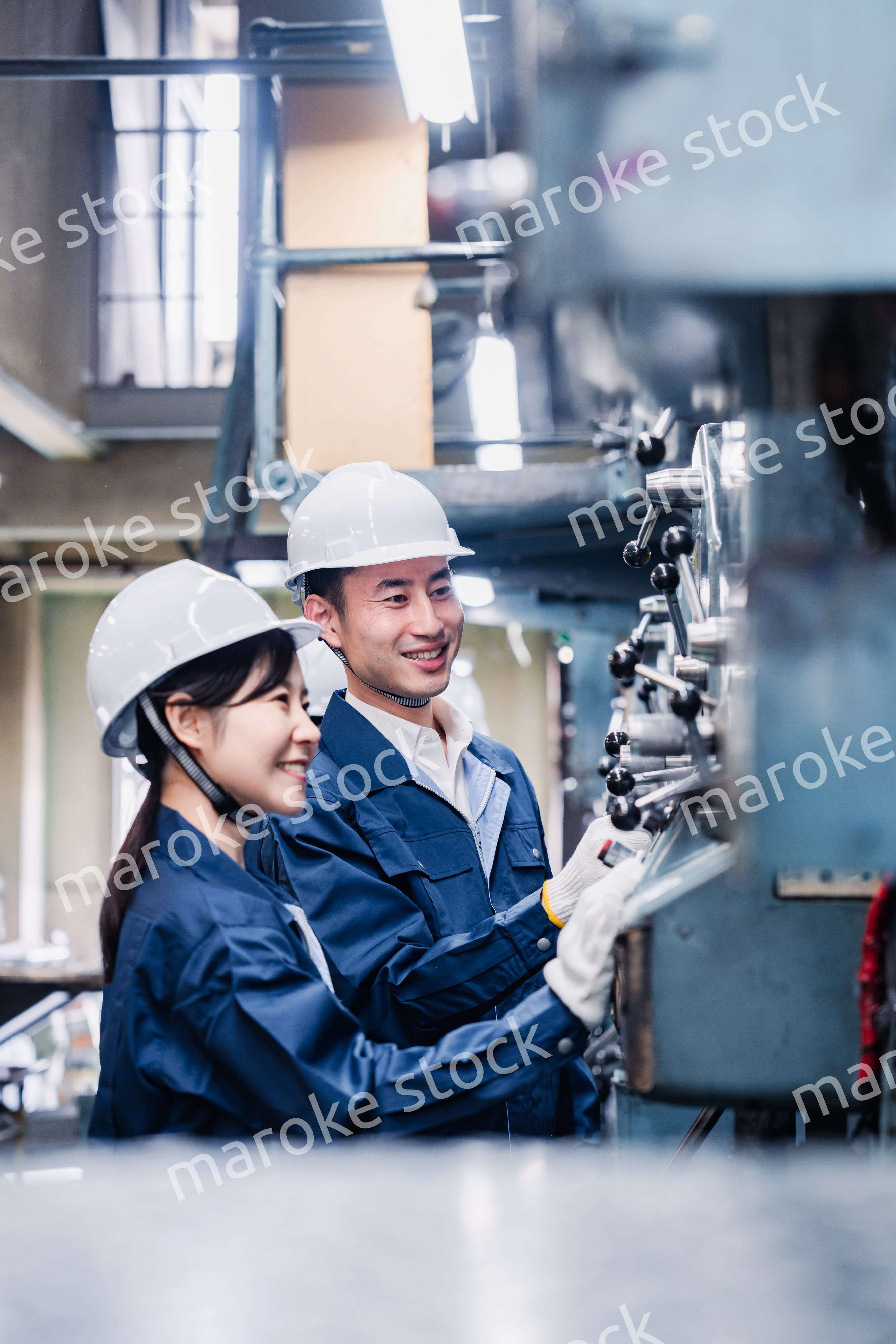 発電所で働くスタッフ