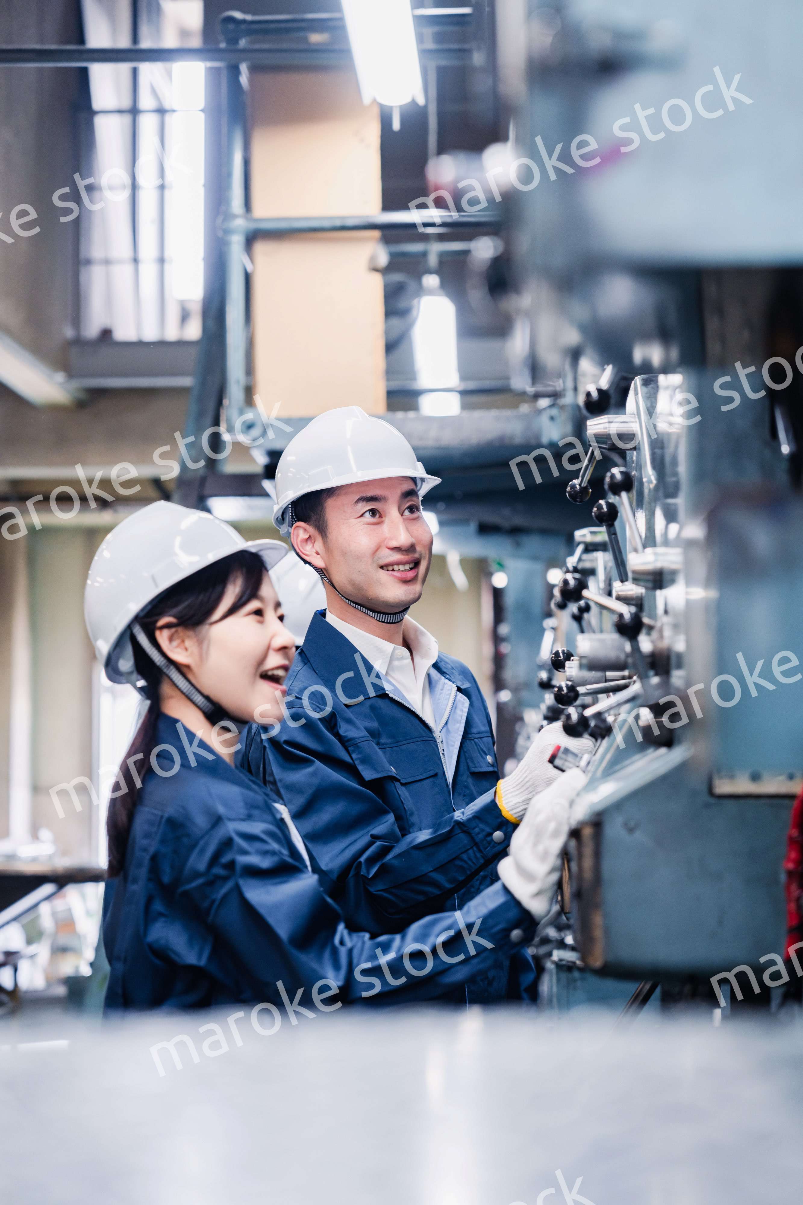 発電所で働くスタッフ