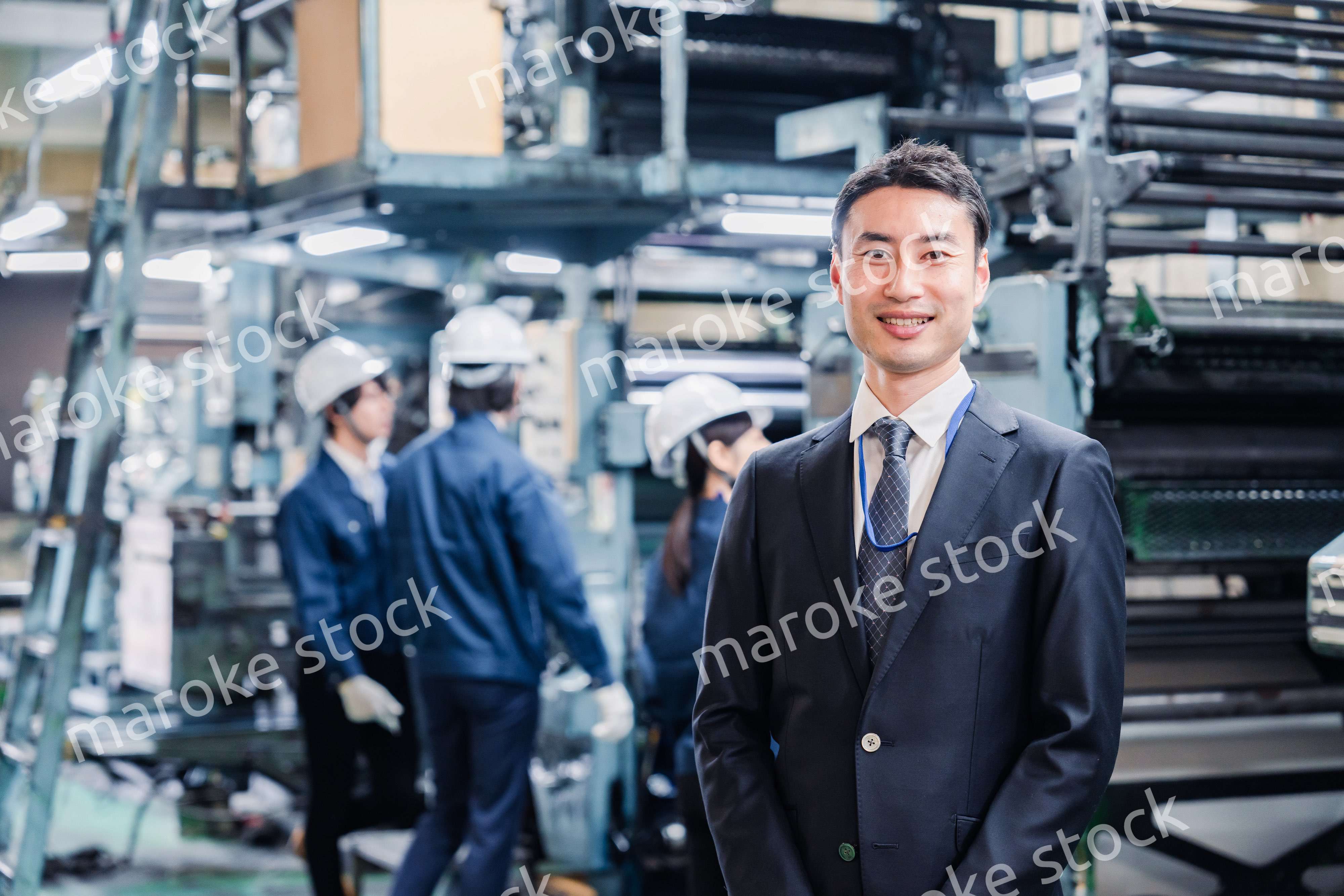 工場を訪問した営業の男性