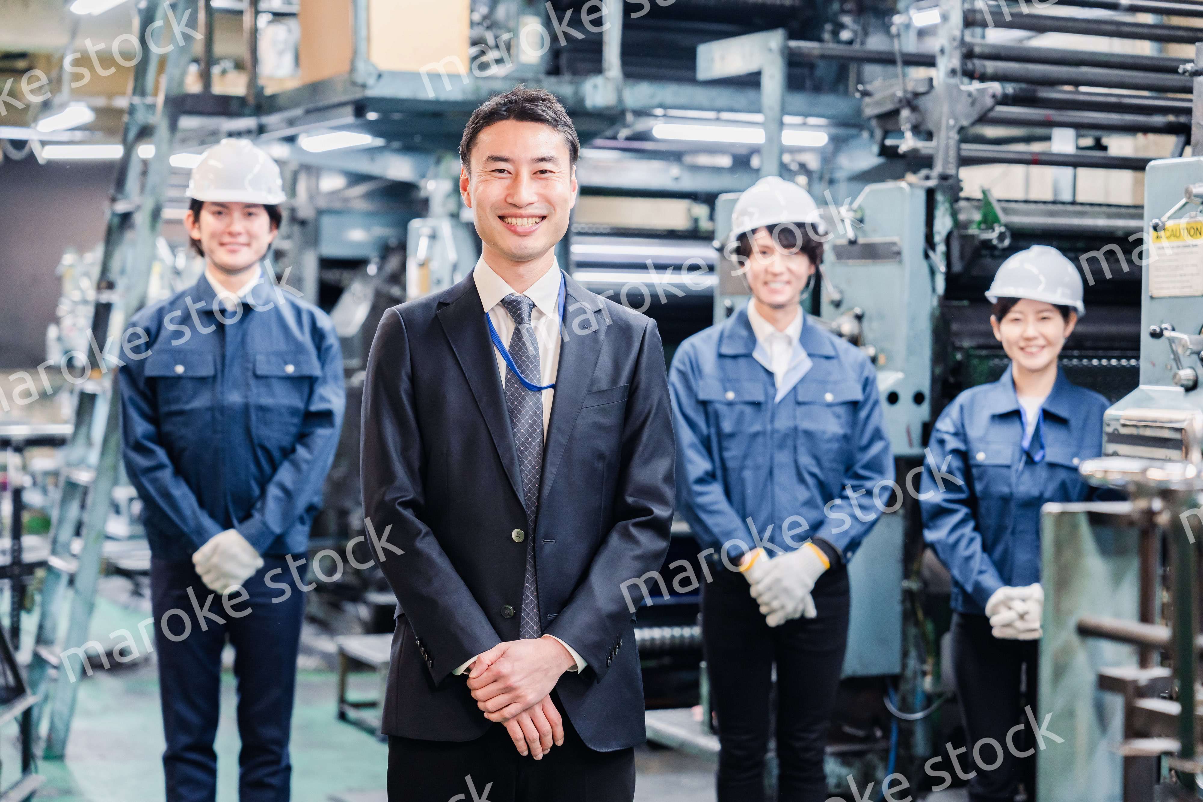 営業マンと工場スタッフ