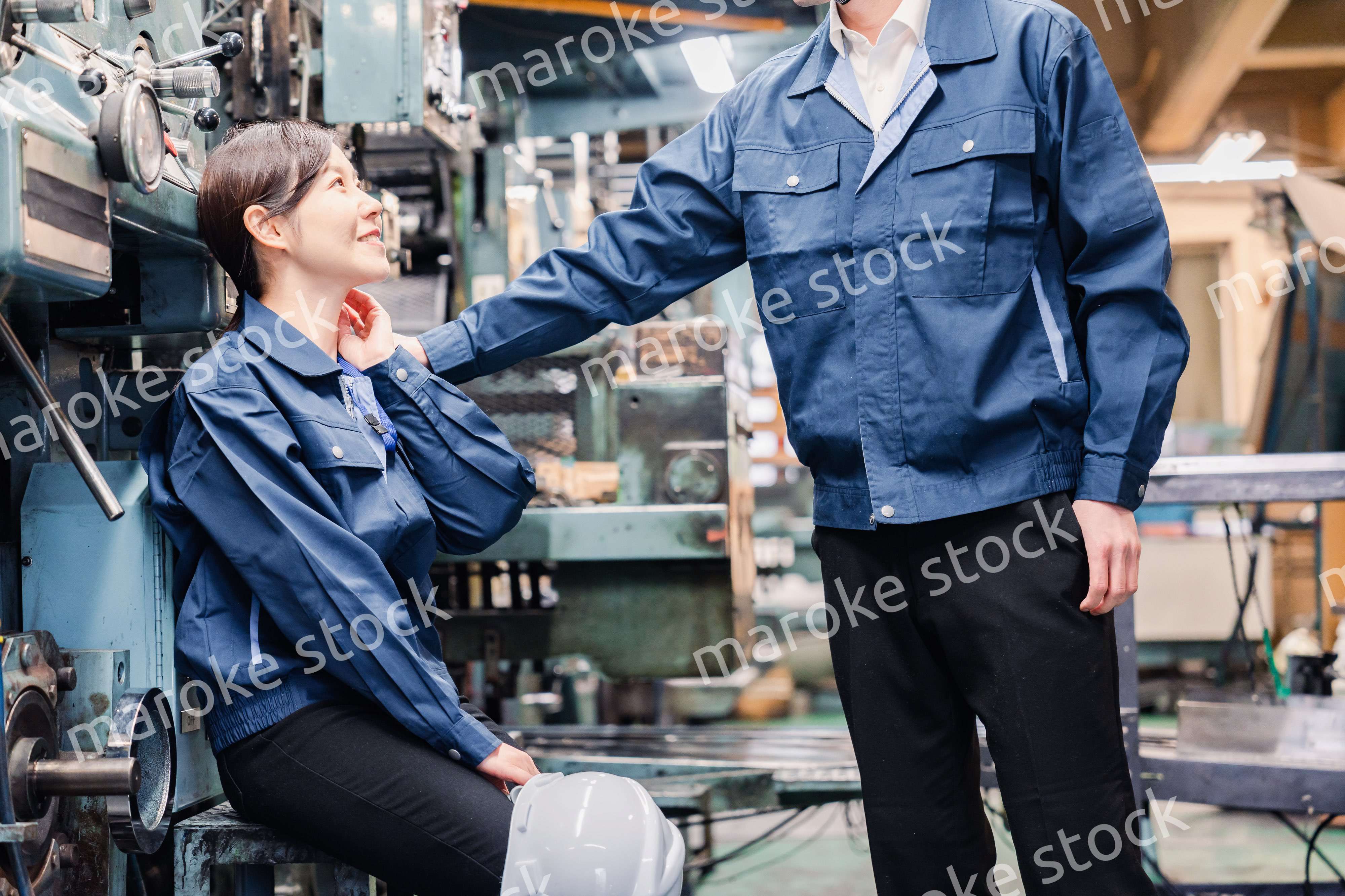 女性労働者を元気づける男性