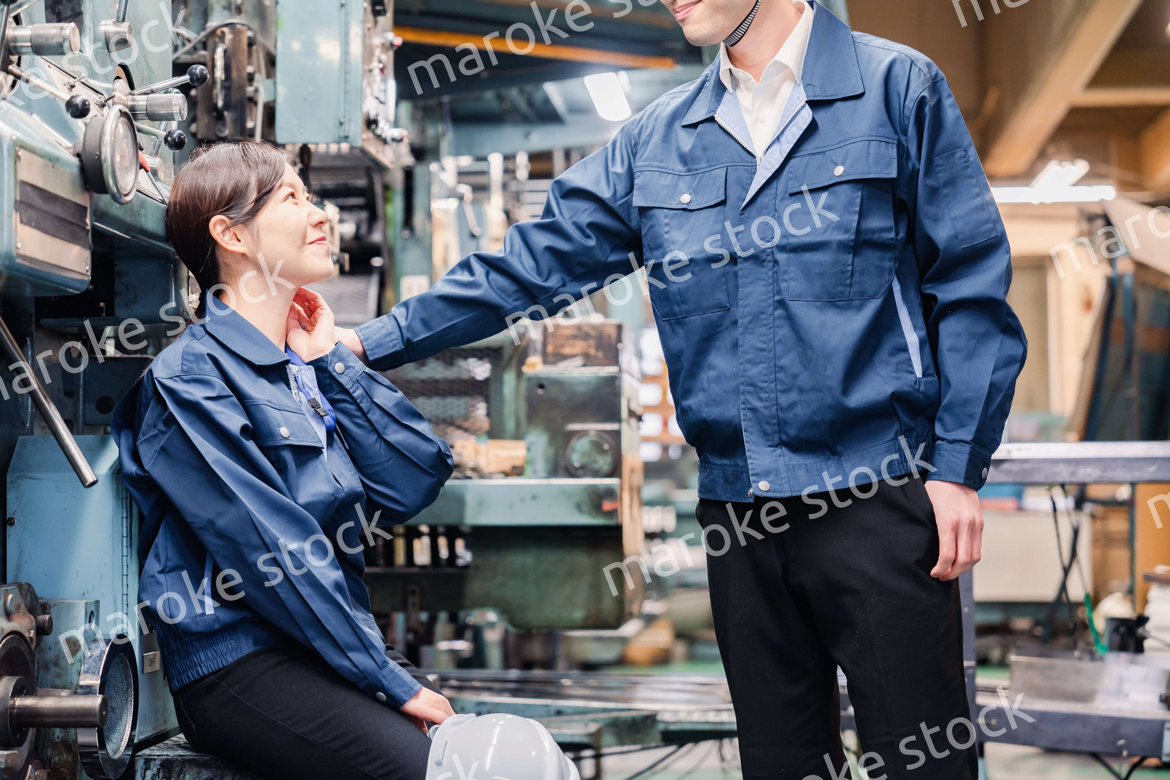 女性労働者を元気づける男性