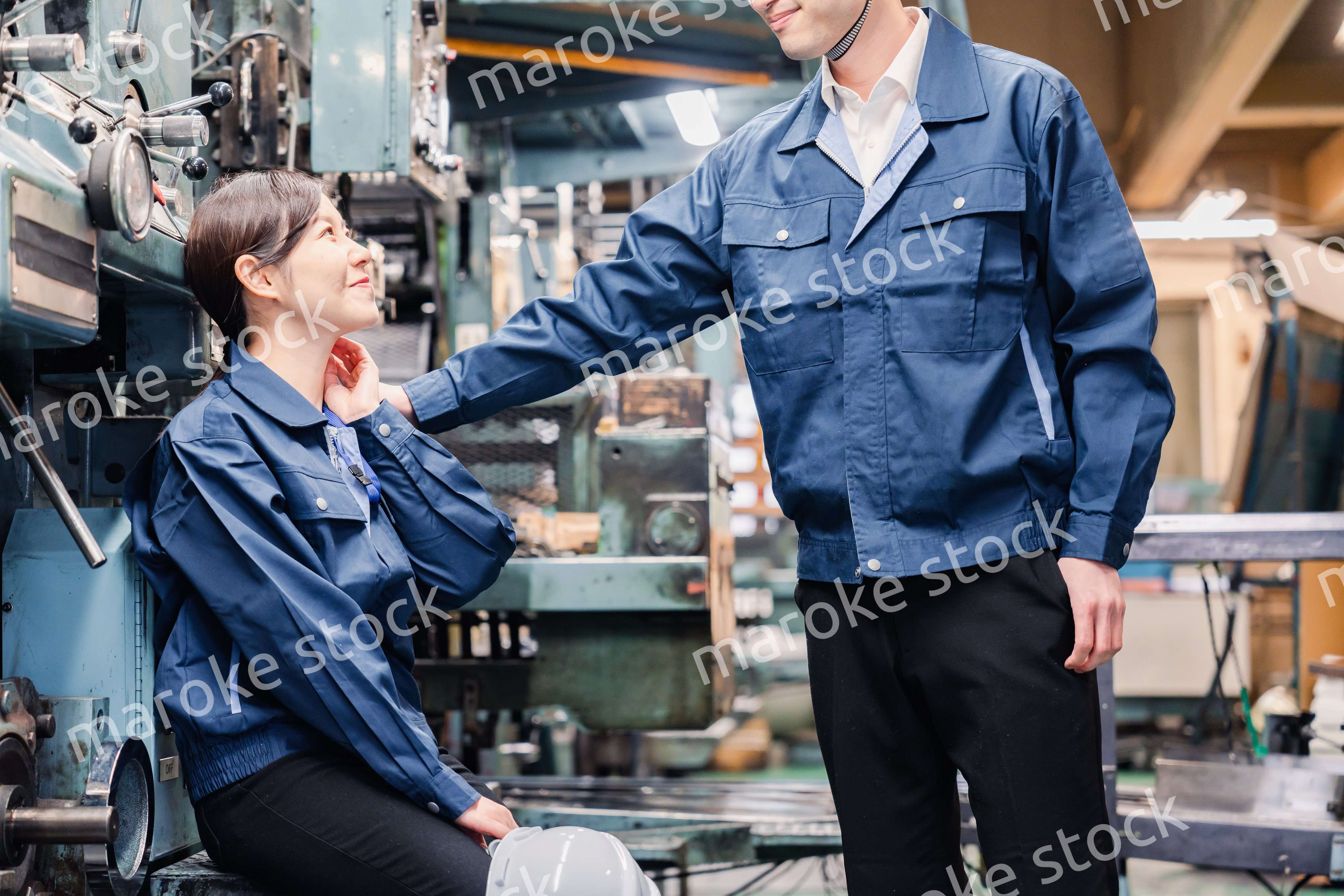 女性労働者を元気づける男性