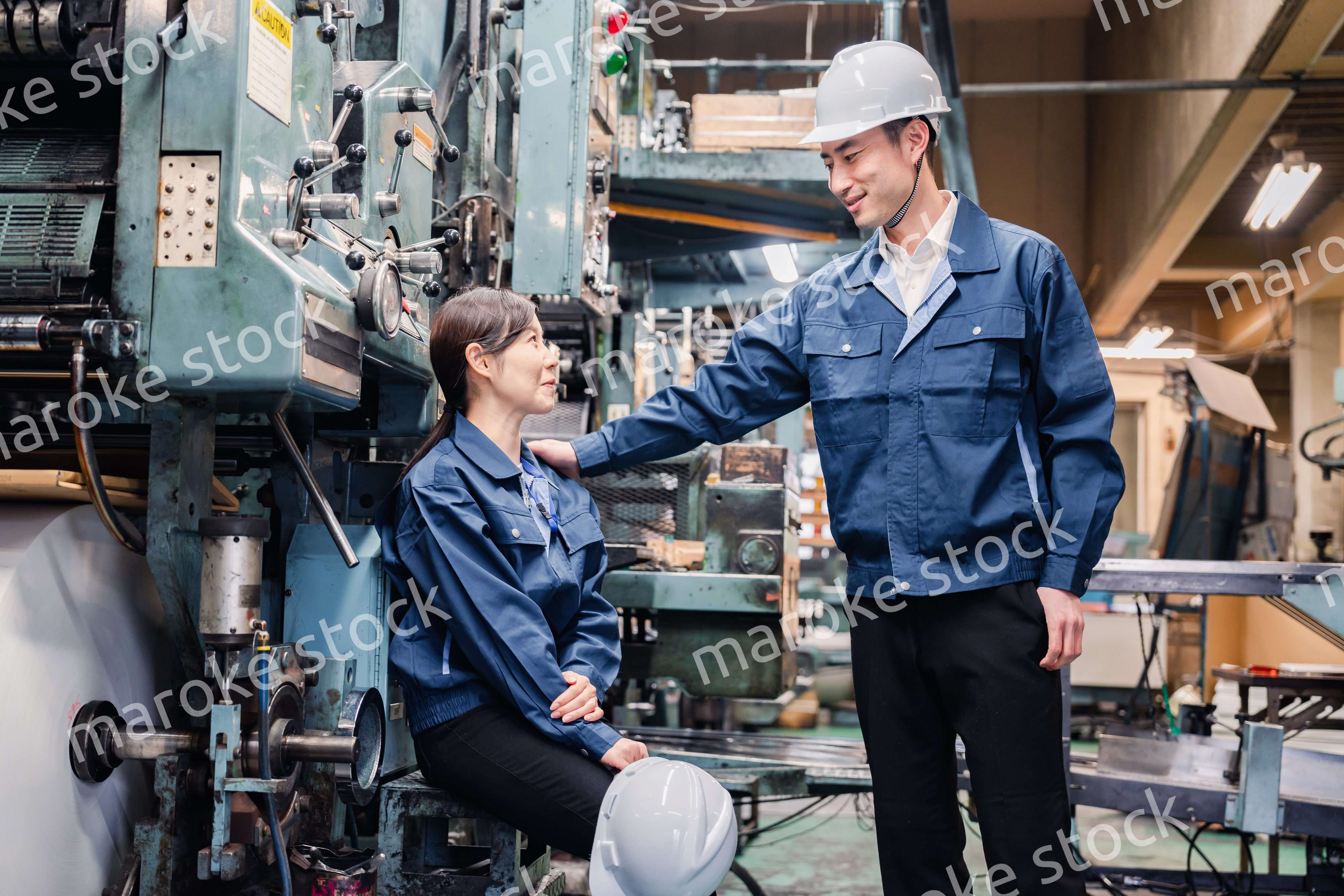 女性労働者を元気づける男性