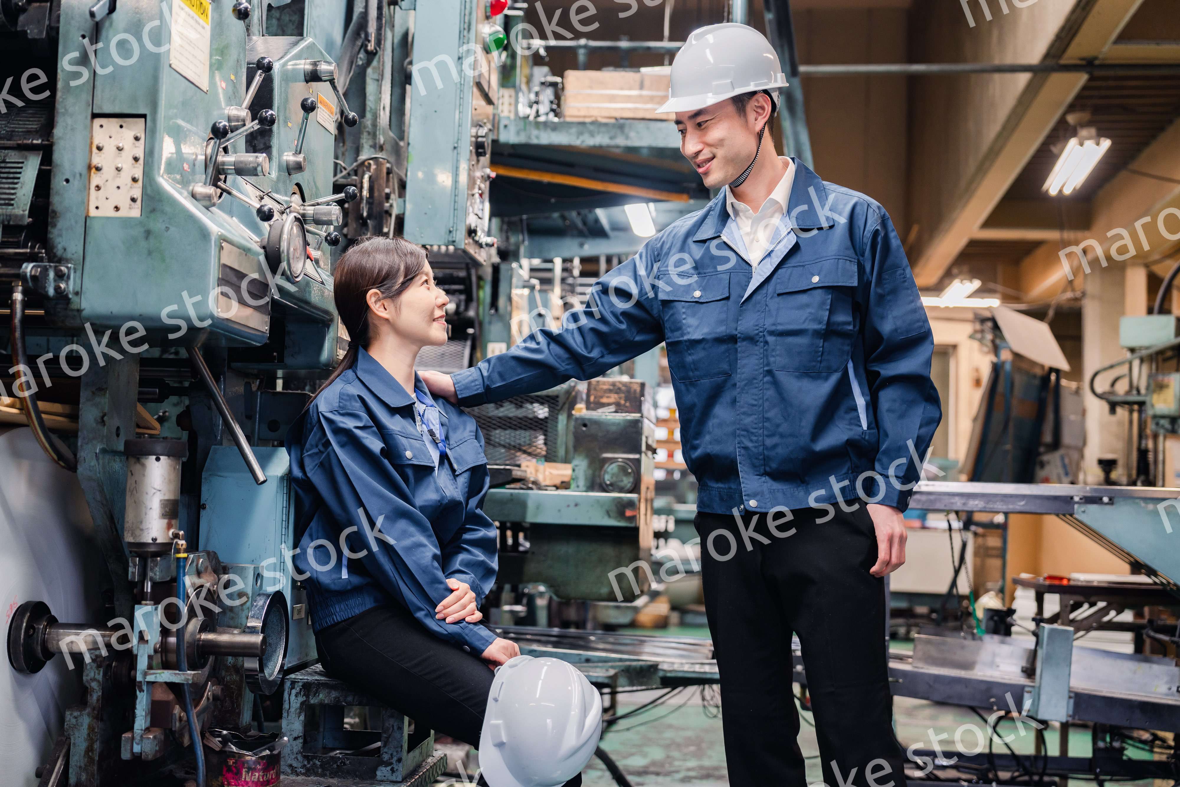 女性労働者を元気づける男性