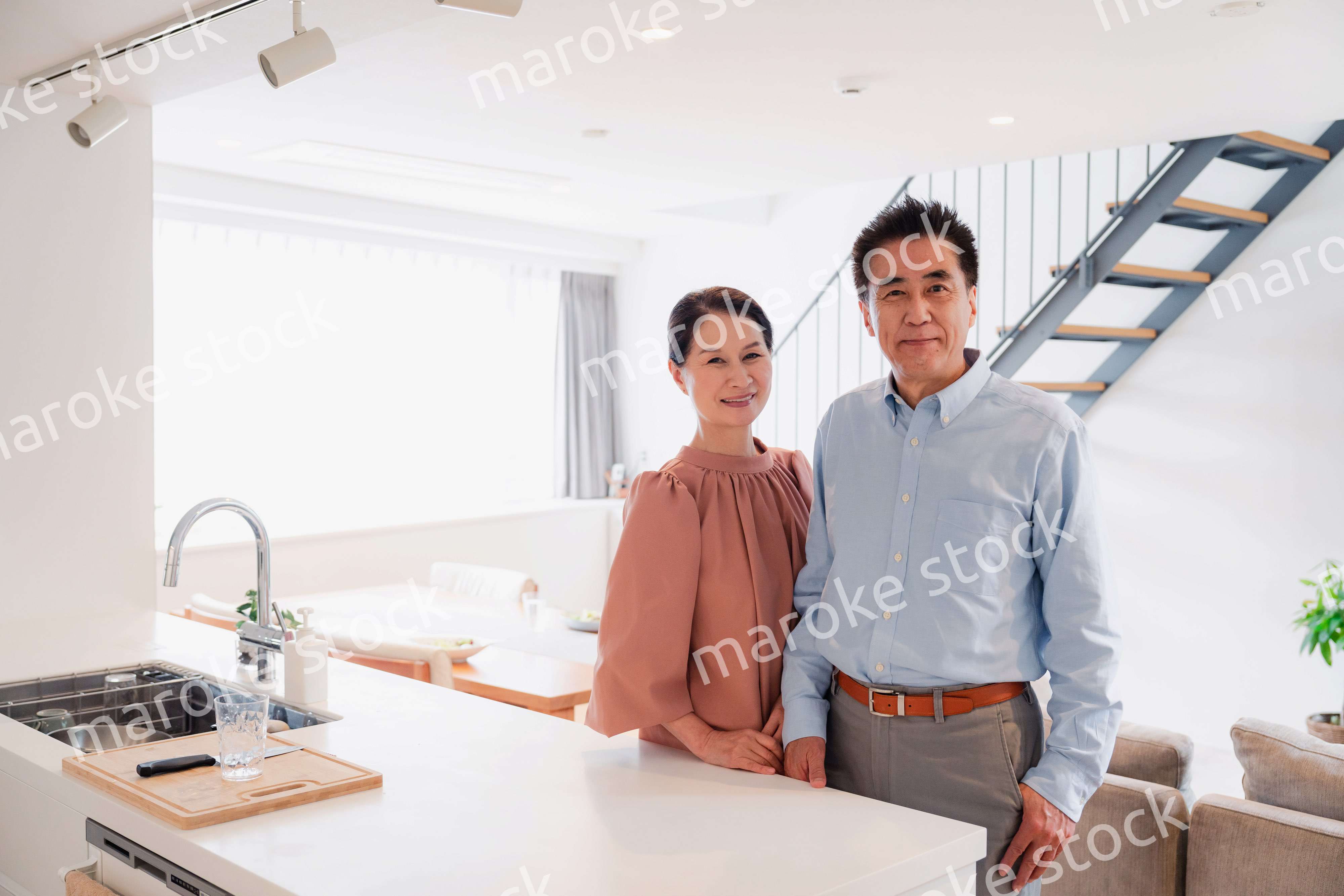 シニアライフを楽しむ高齢の夫婦