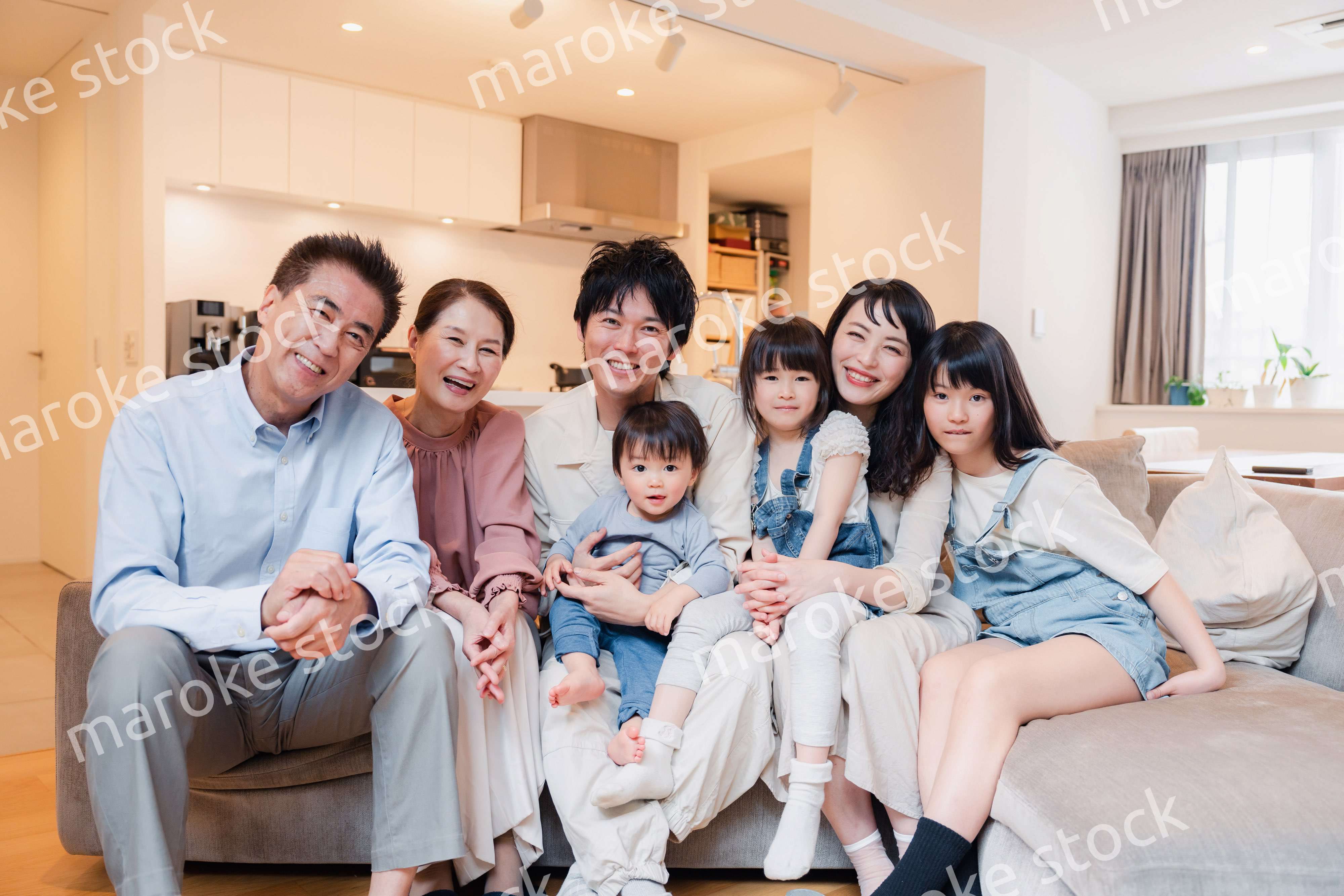 笑顔で楽しく暮らす3世代ファミリー