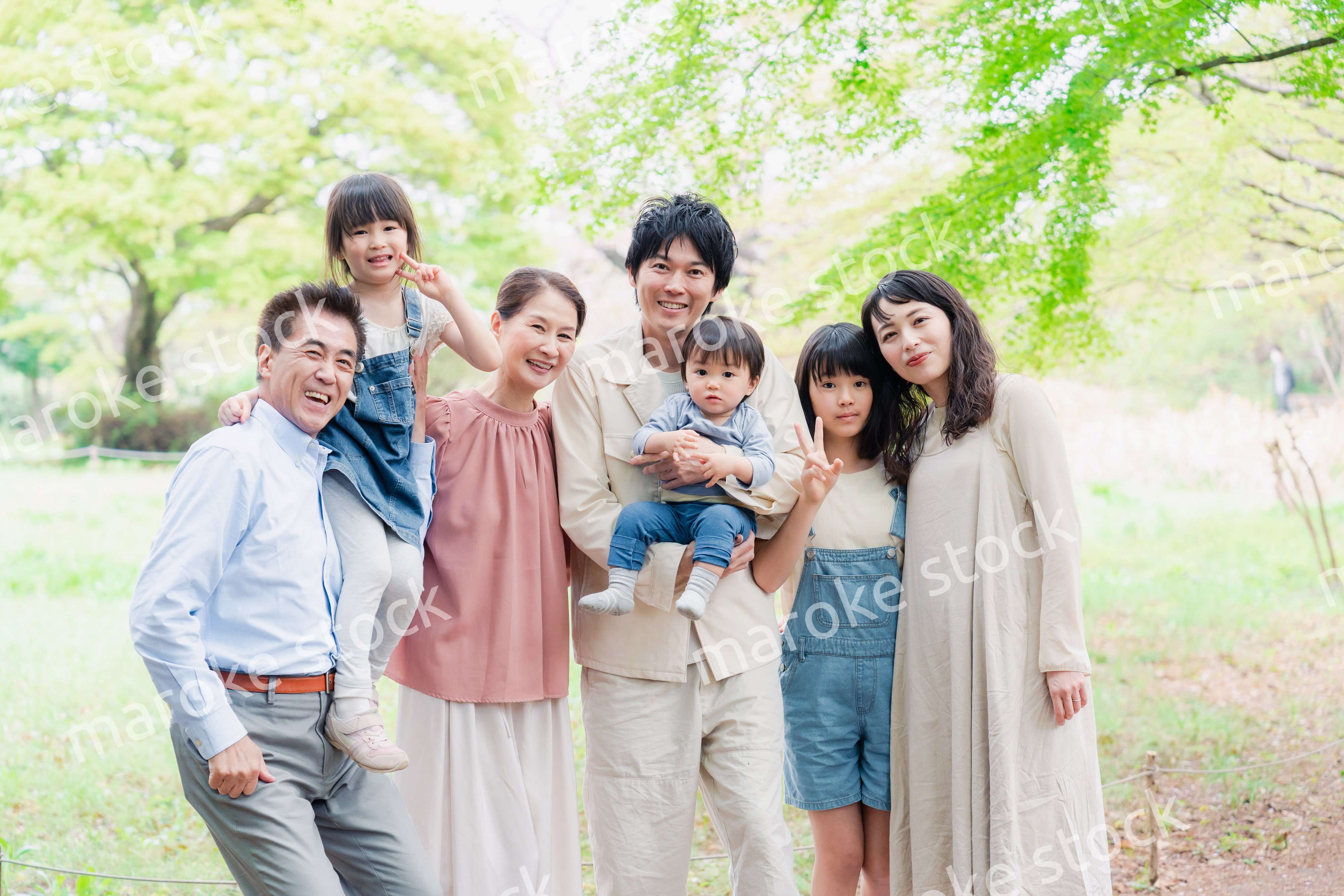 笑顔で楽しく暮らす3世代ファミリー