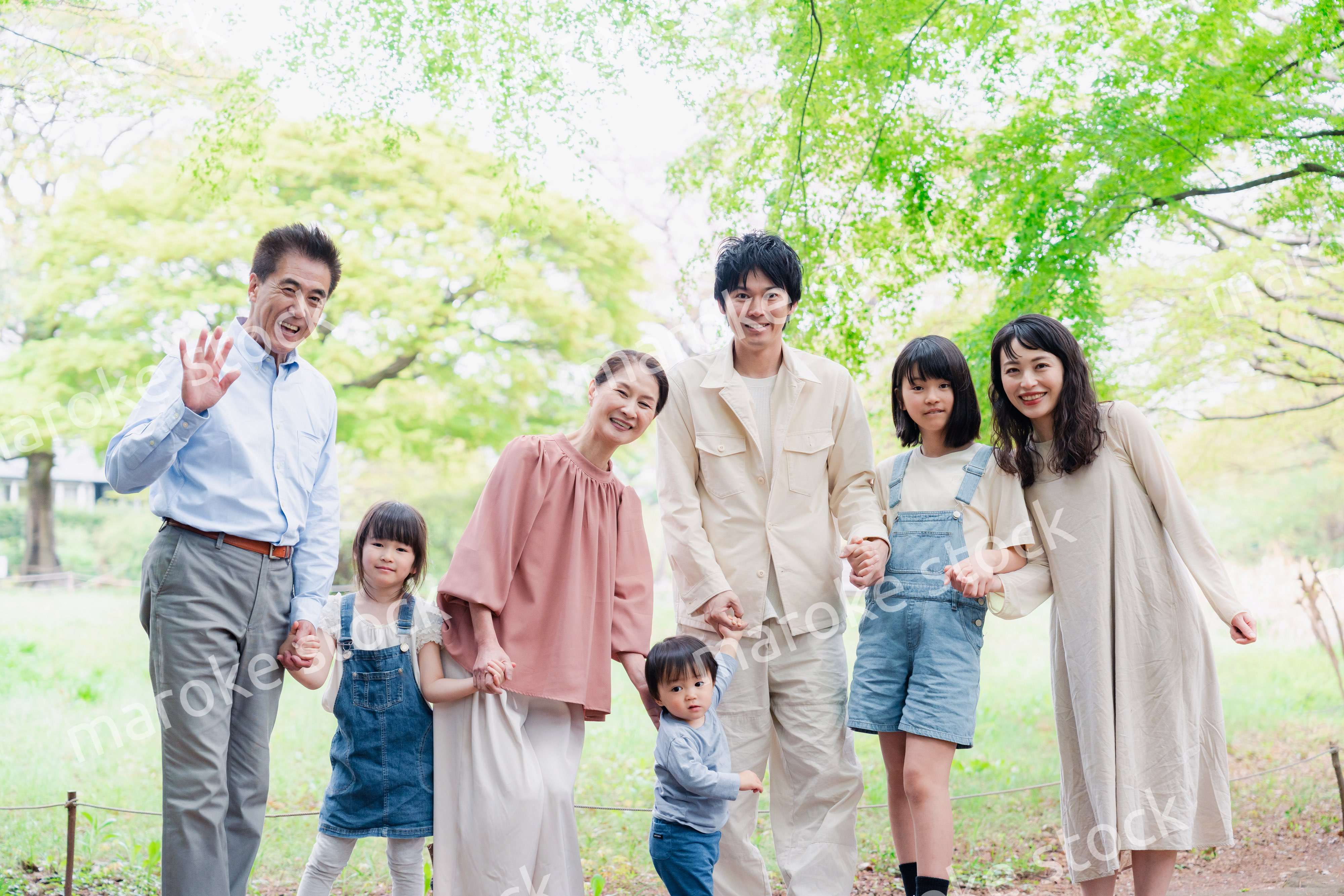 笑顔で楽しく暮らす3世代ファミリー