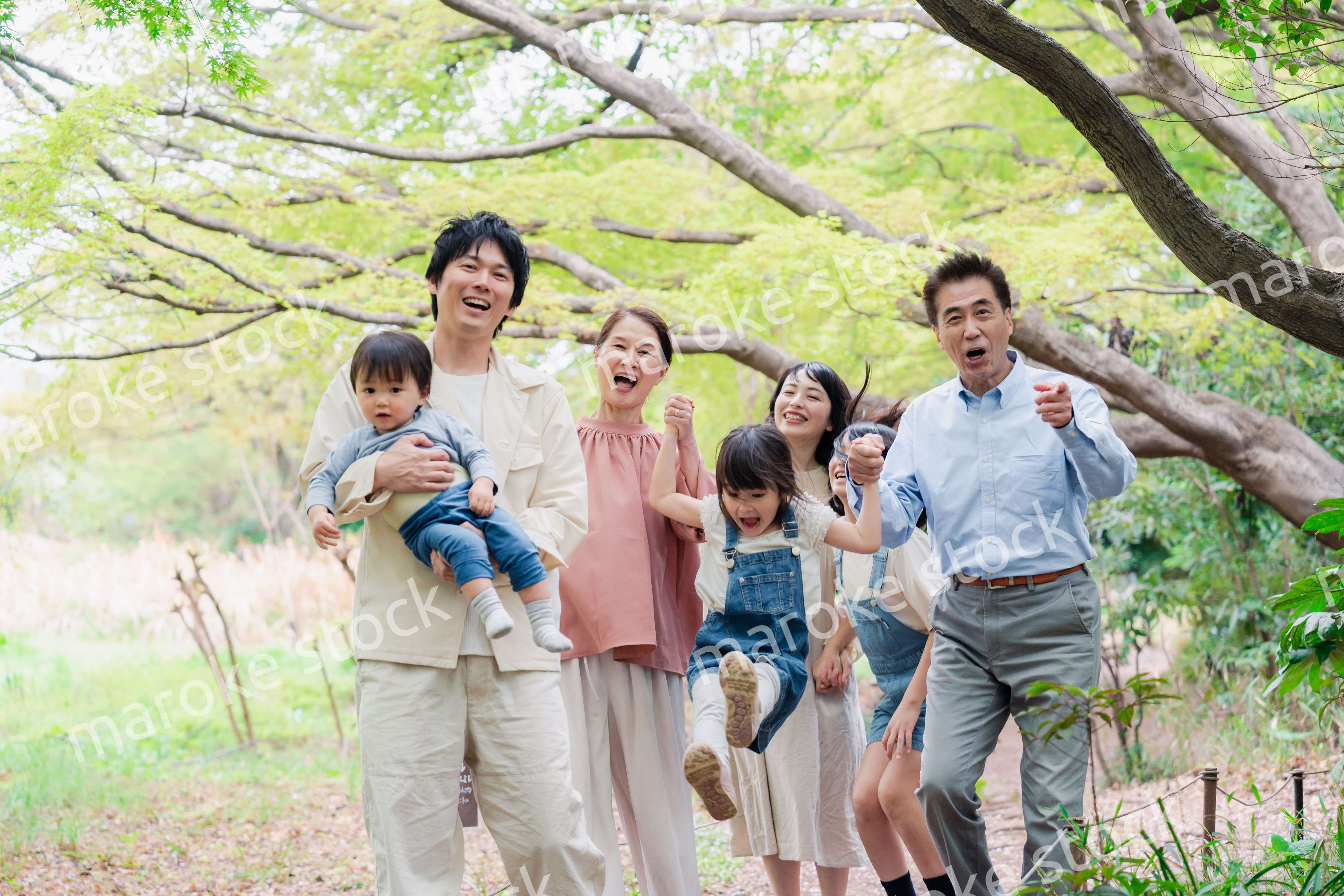 笑顔で楽しく暮らす3世代ファミリー