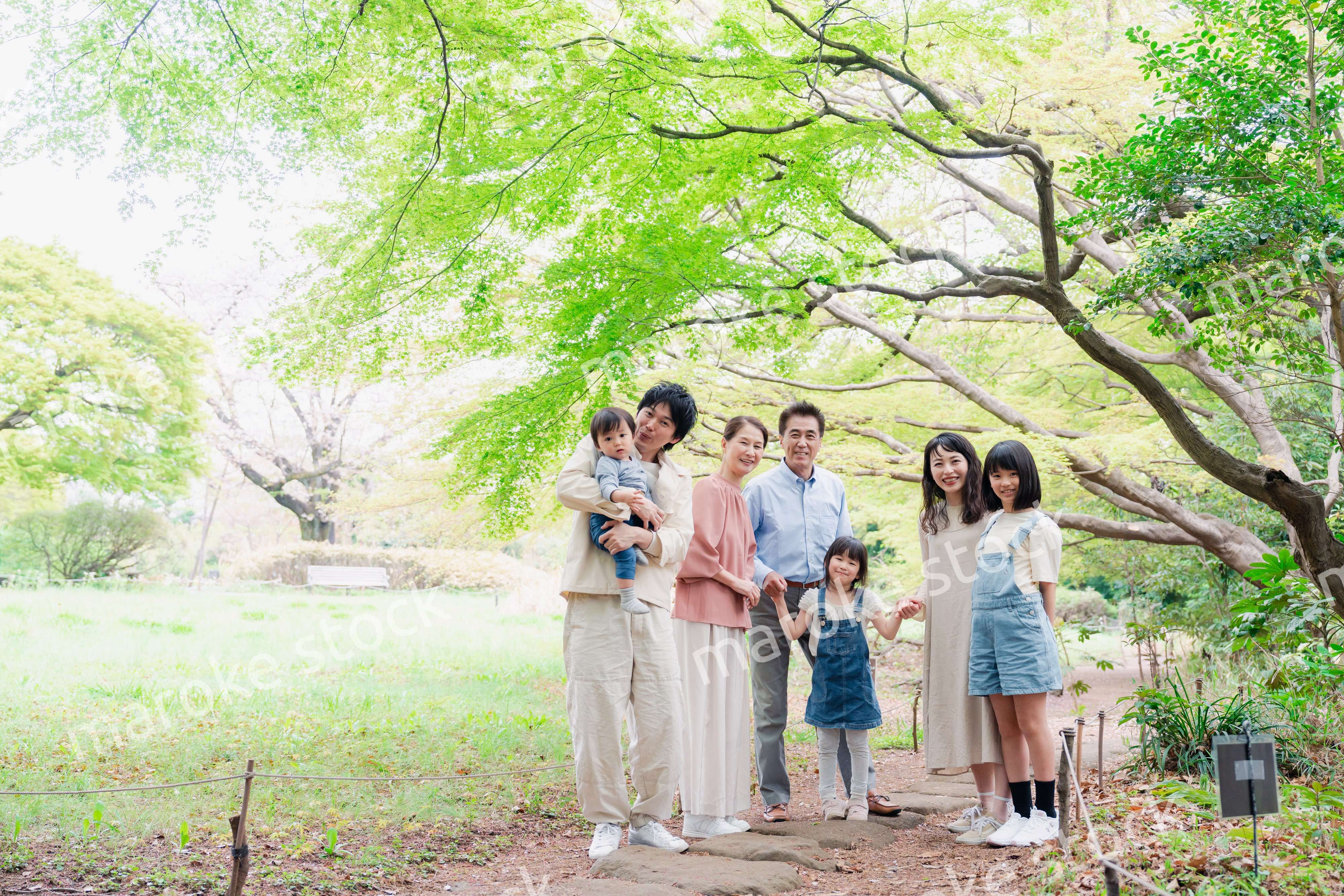 笑顔で楽しく暮らす3世代ファミリー