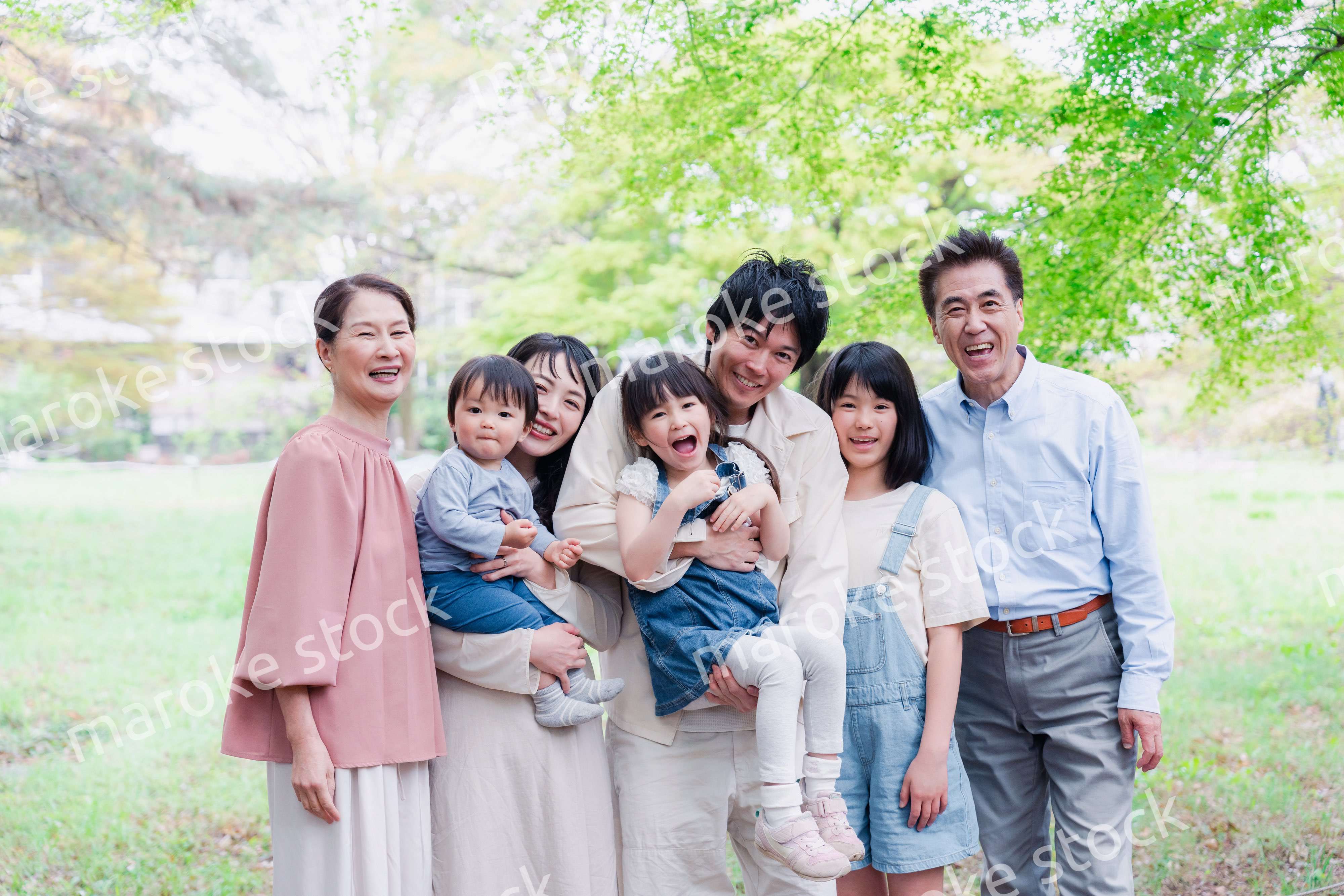 笑顔で楽しく暮らす3世代ファミリー