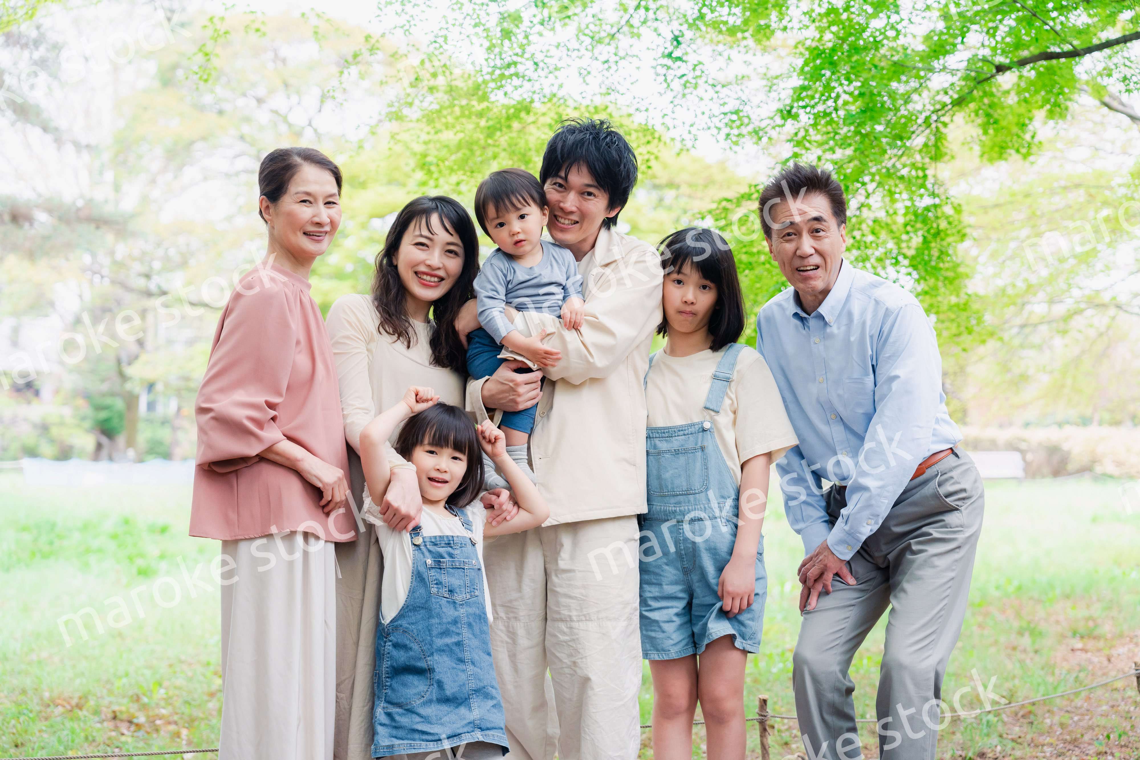 笑顔で楽しく暮らす3世代ファミリー