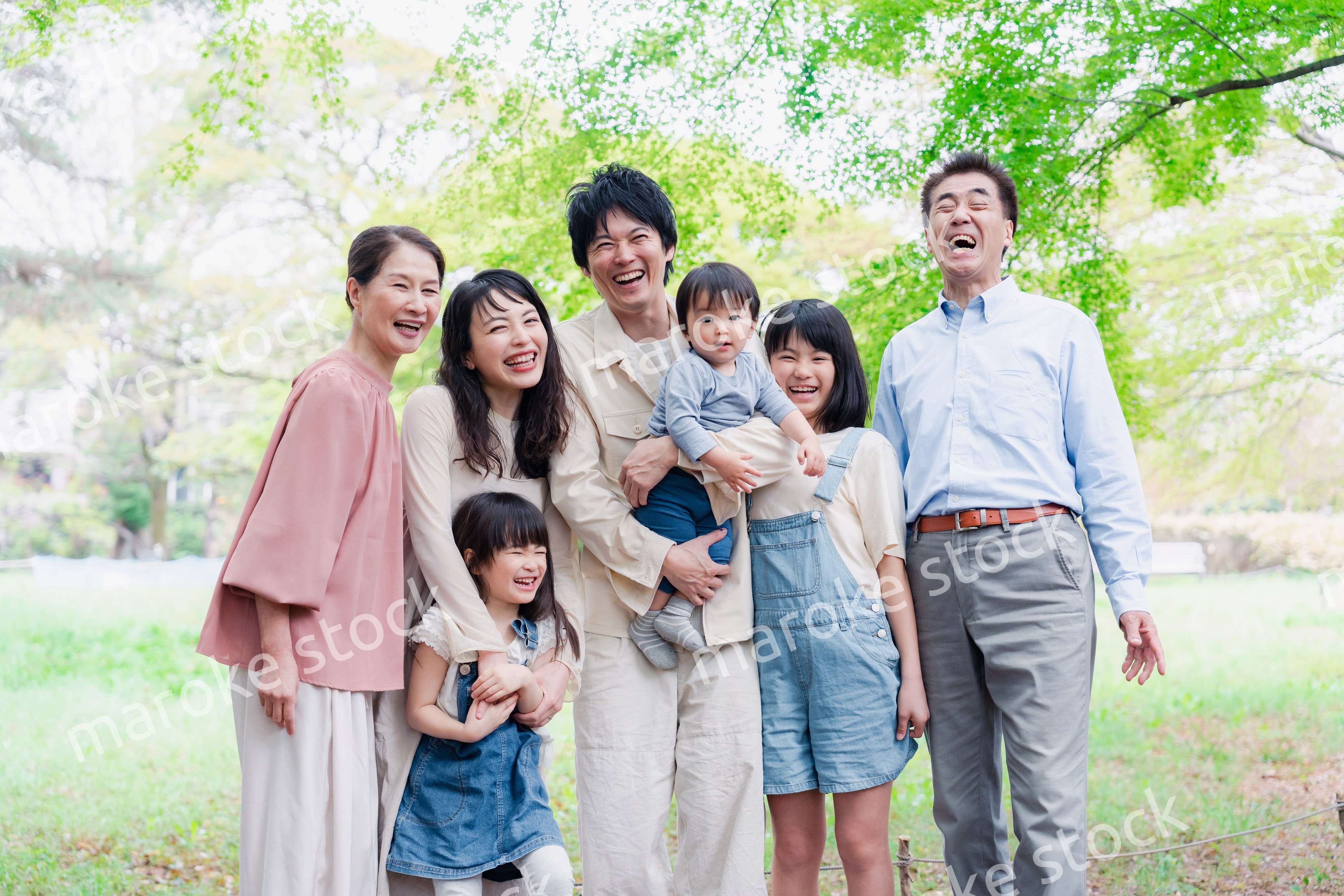 笑顔で楽しく暮らす3世代ファミリー