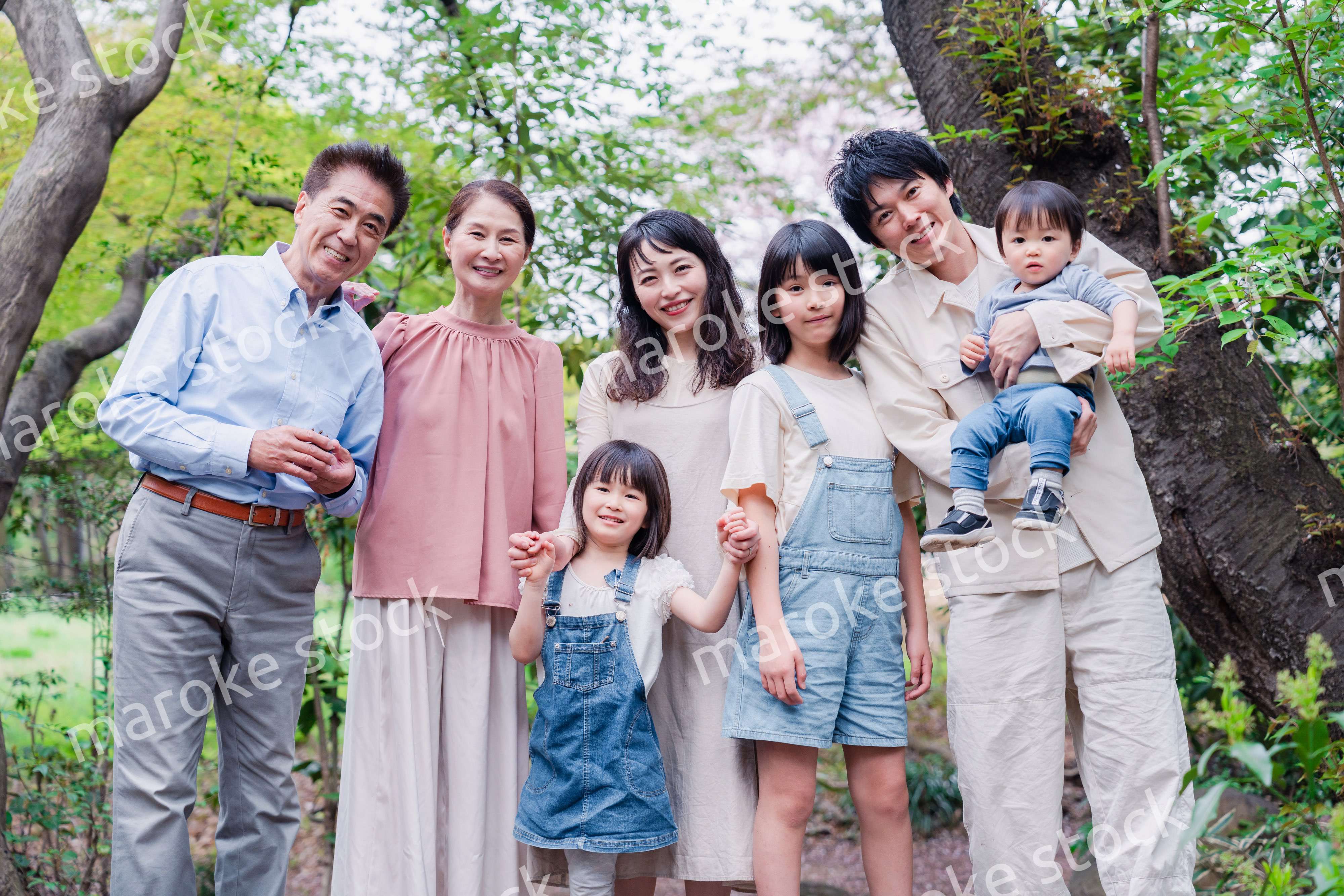 笑顔で楽しく暮らす3世代ファミリー