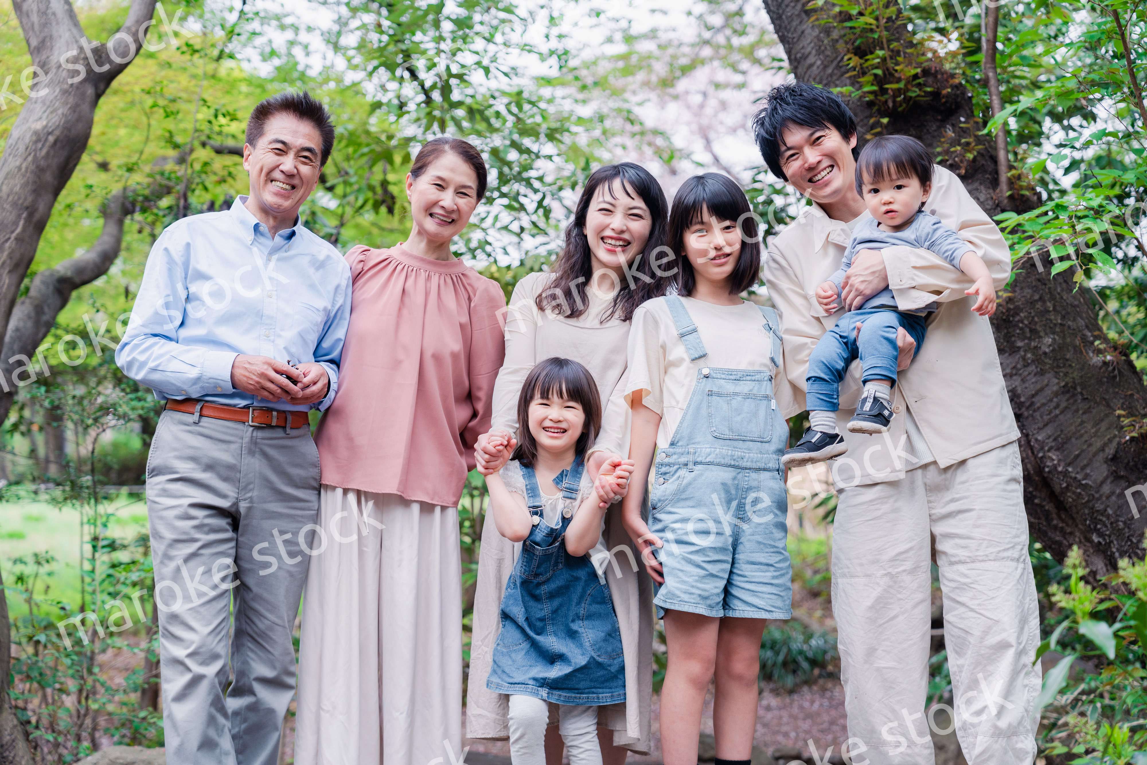 笑顔で楽しく暮らす3世代ファミリー