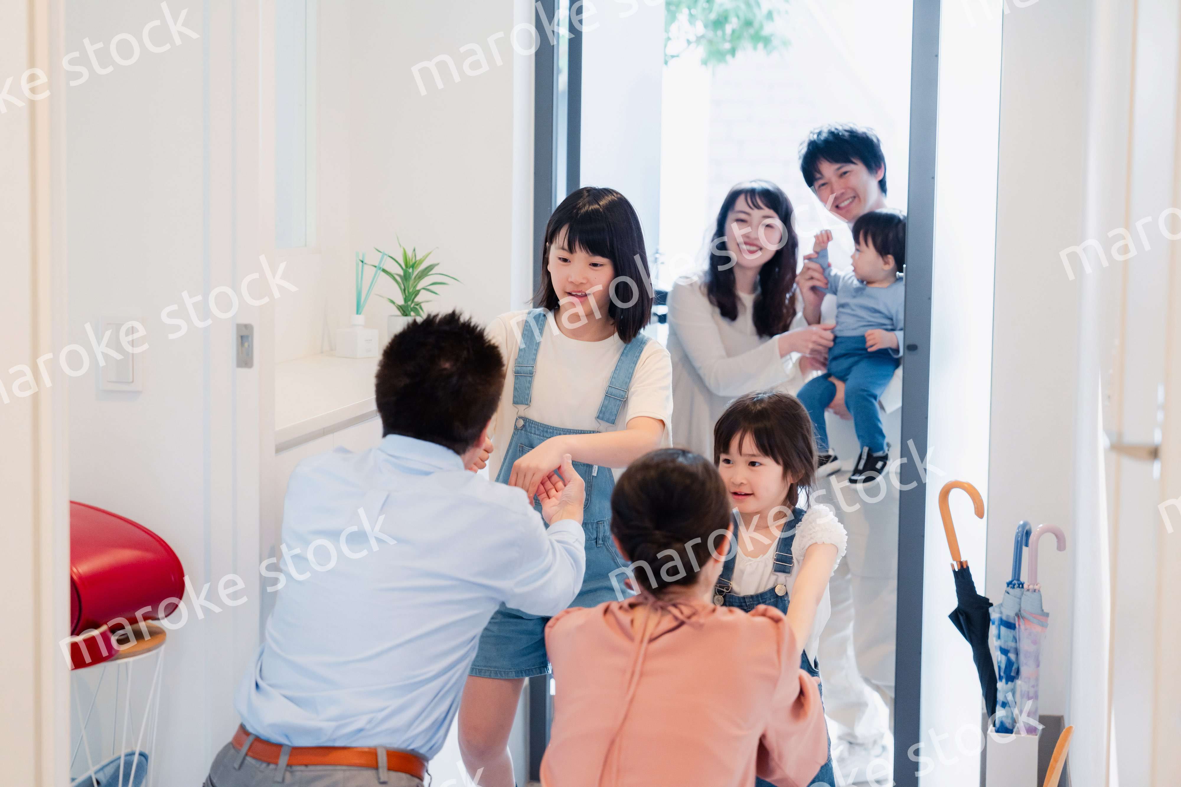 祖父母の家に遊びに来た家族