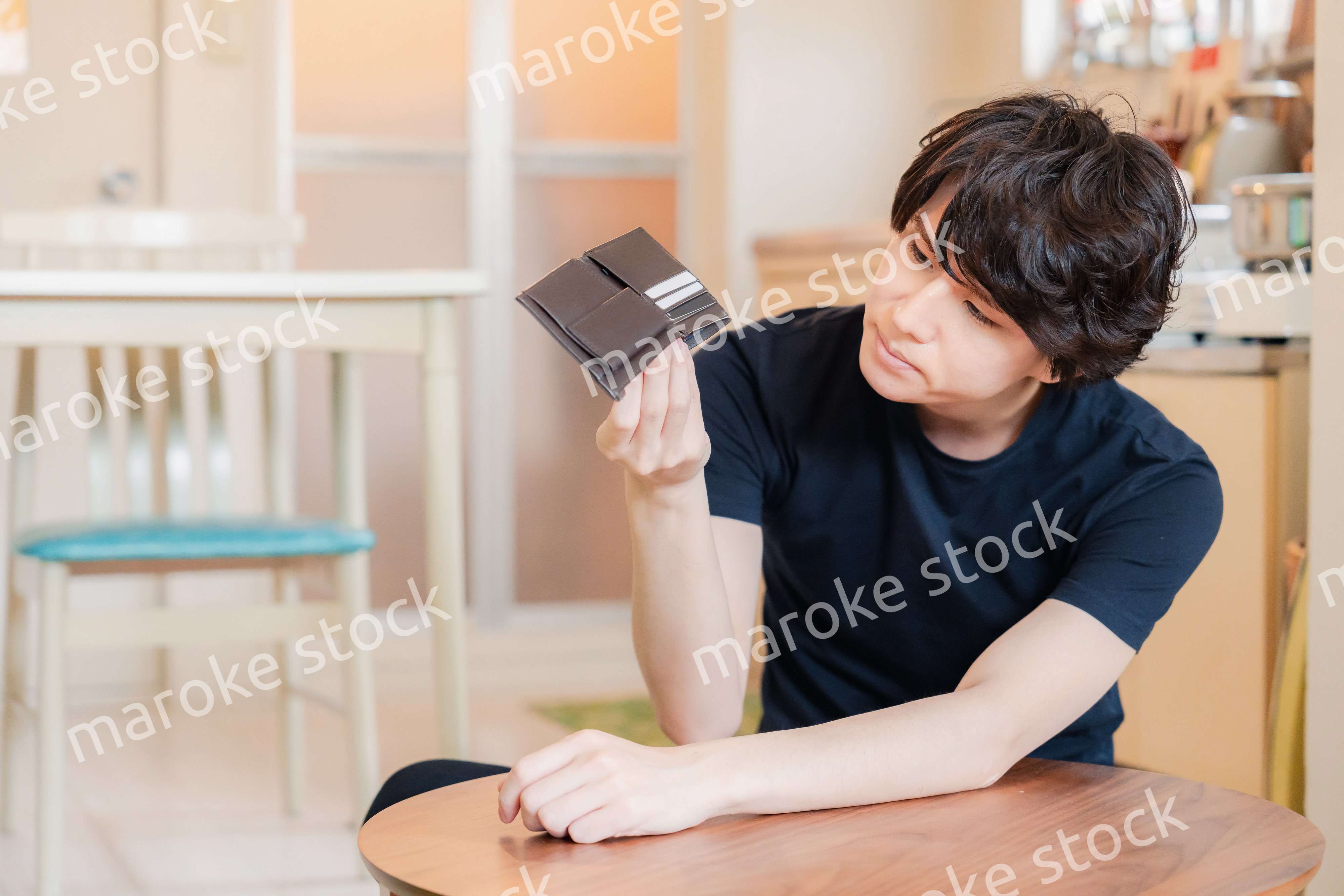 金欠に苦しむ若い男性