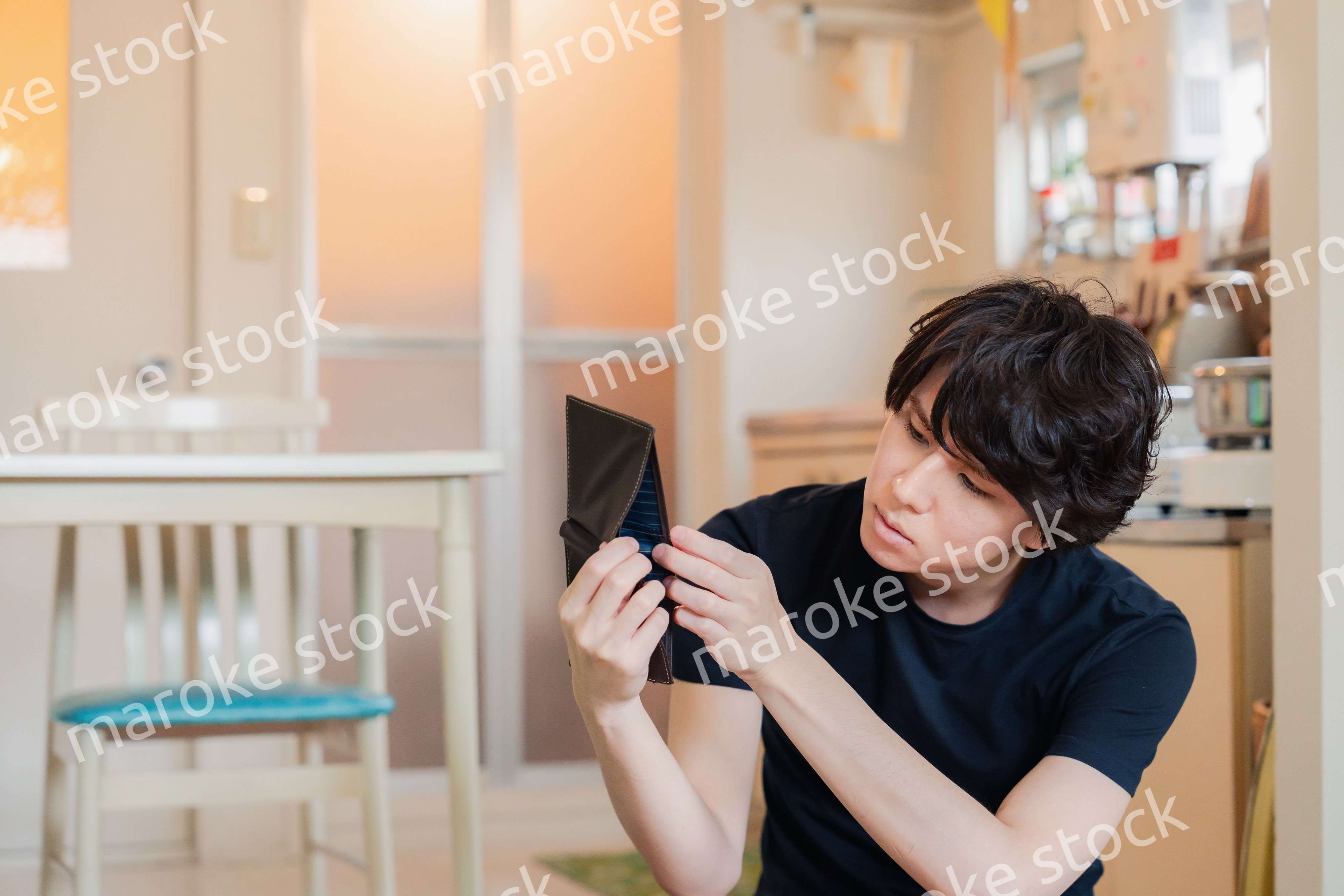 金欠に苦しむ若い男性