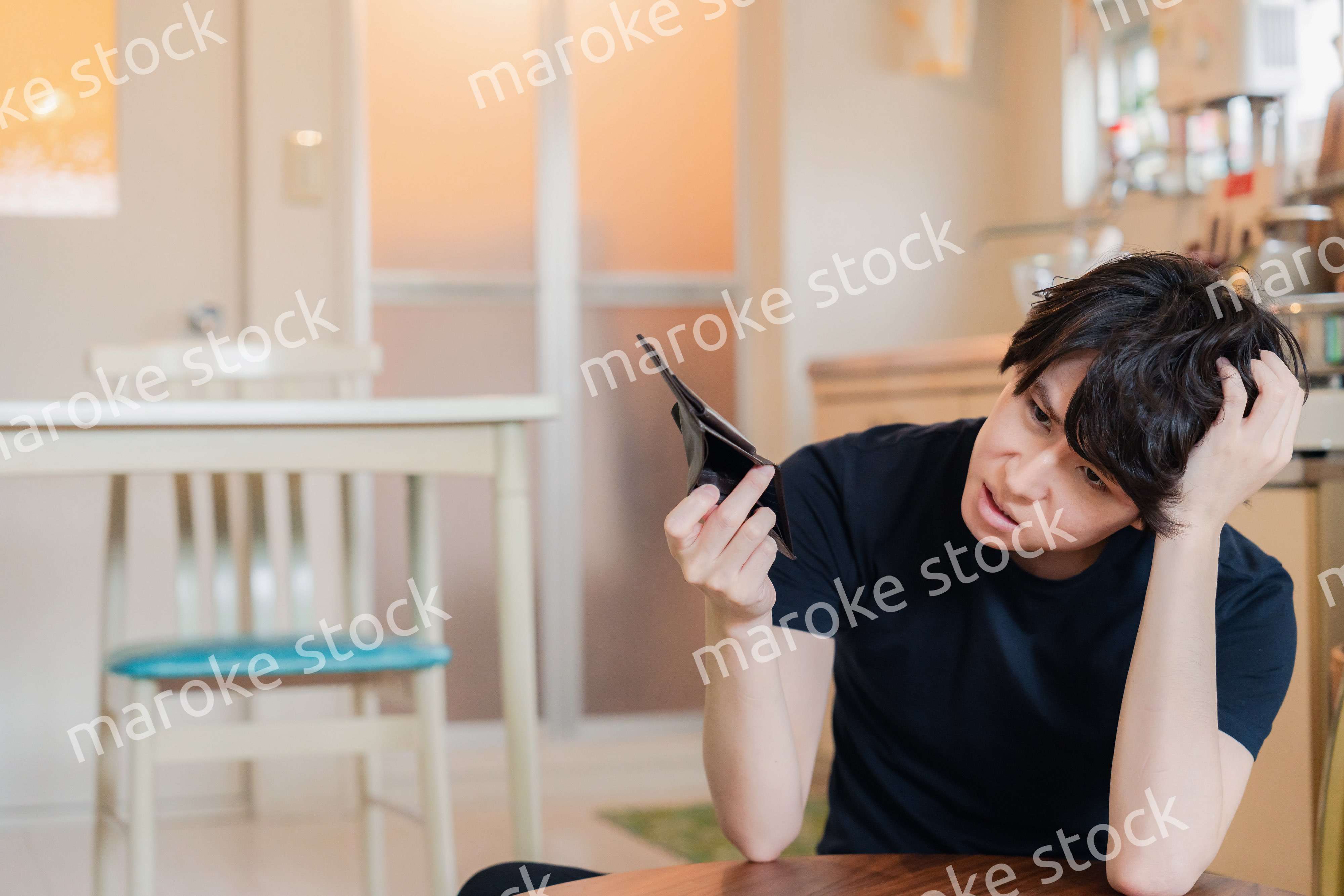 金欠に苦しむ若い男性