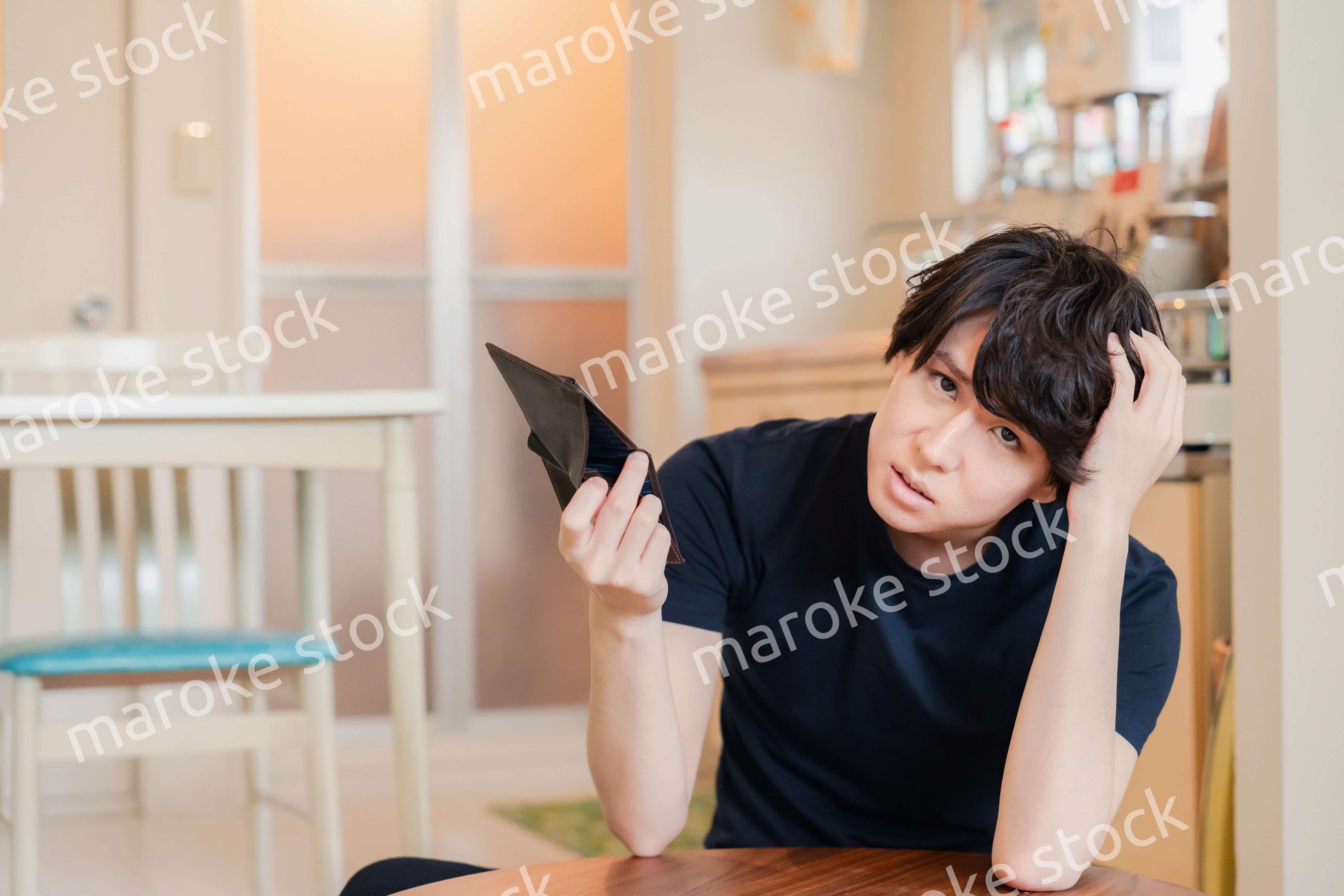 金欠に苦しむ若い男性