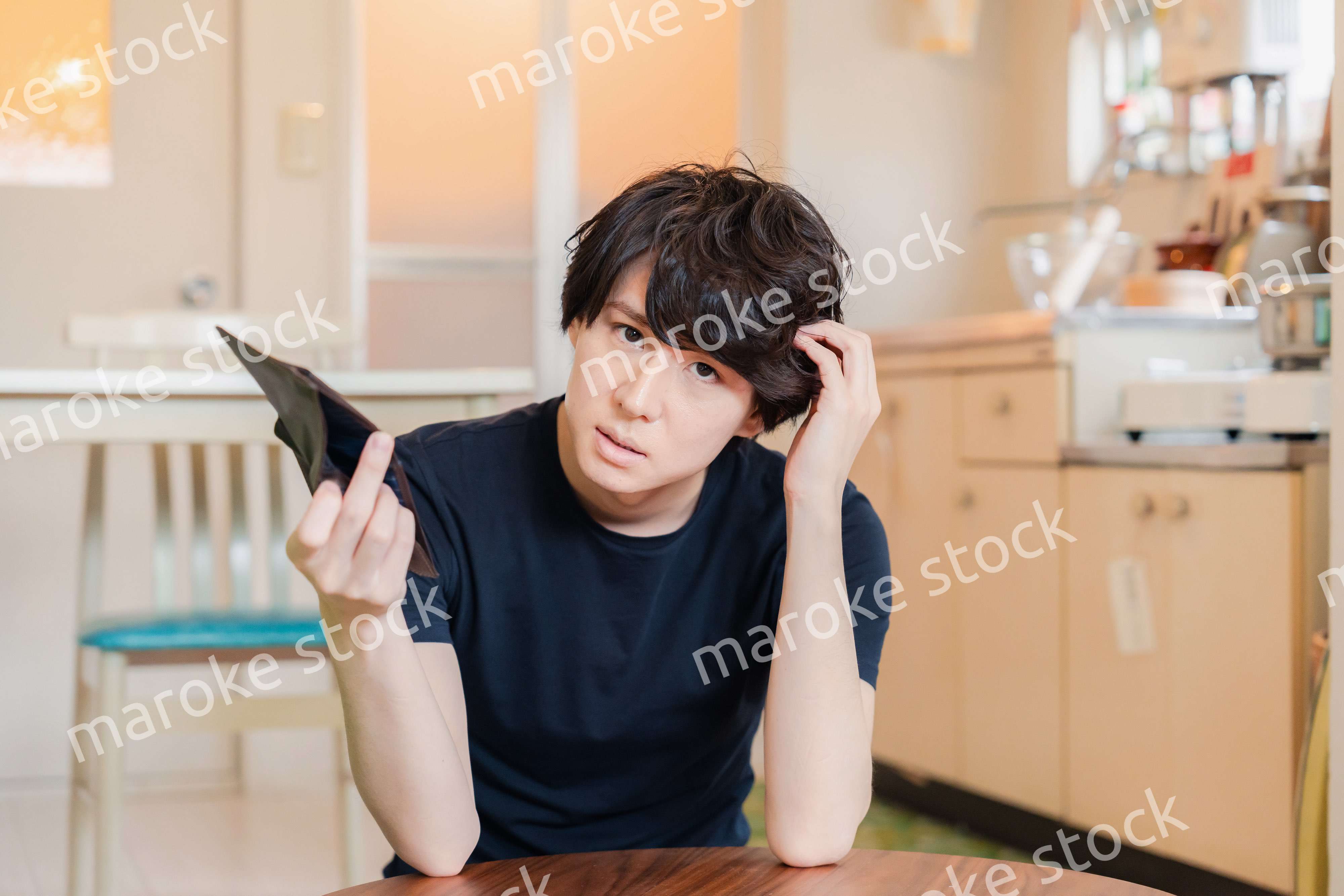 金欠に苦しむ若い男性