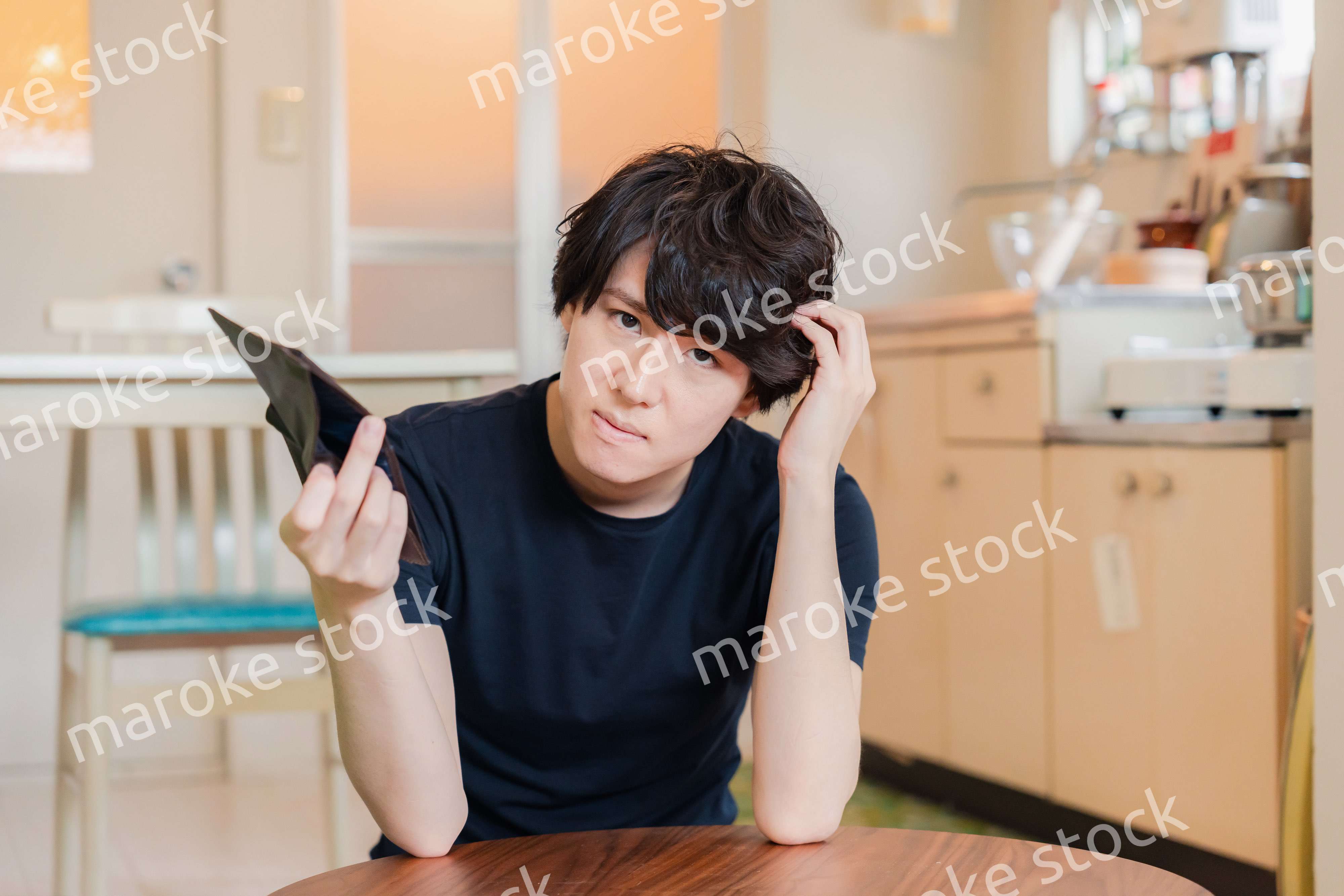 金欠に苦しむ若い男性