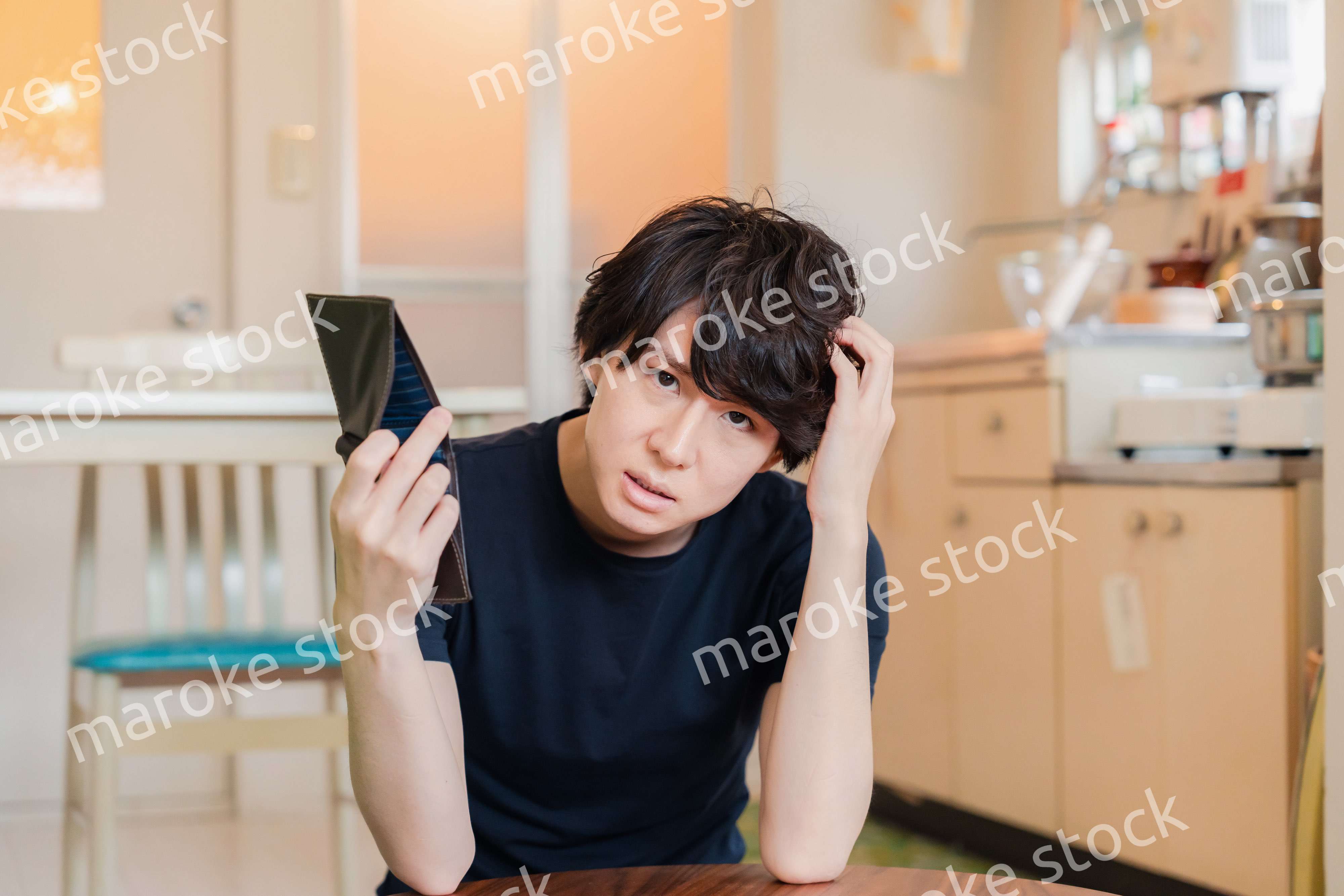 金欠に苦しむ若い男性