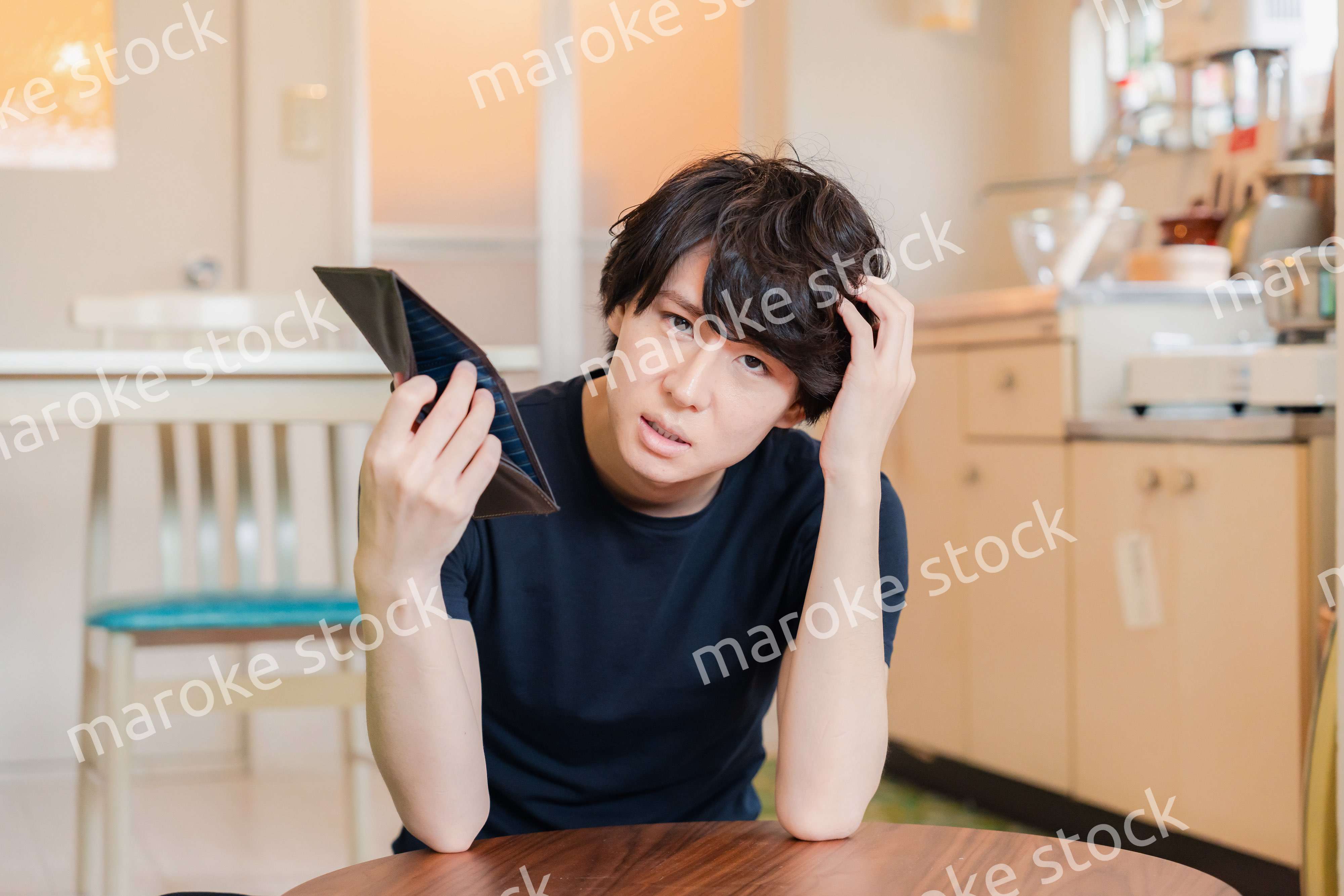 金欠に苦しむ若い男性