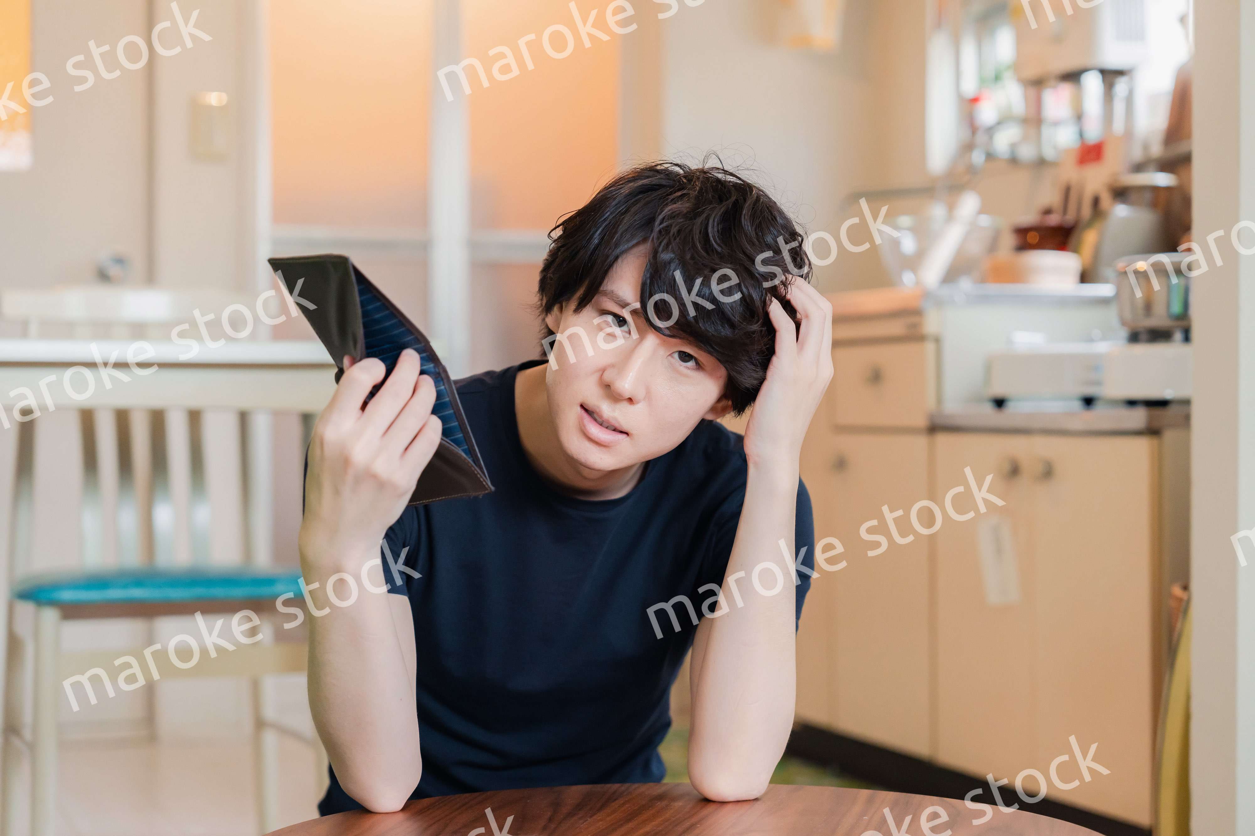 金欠に苦しむ若い男性