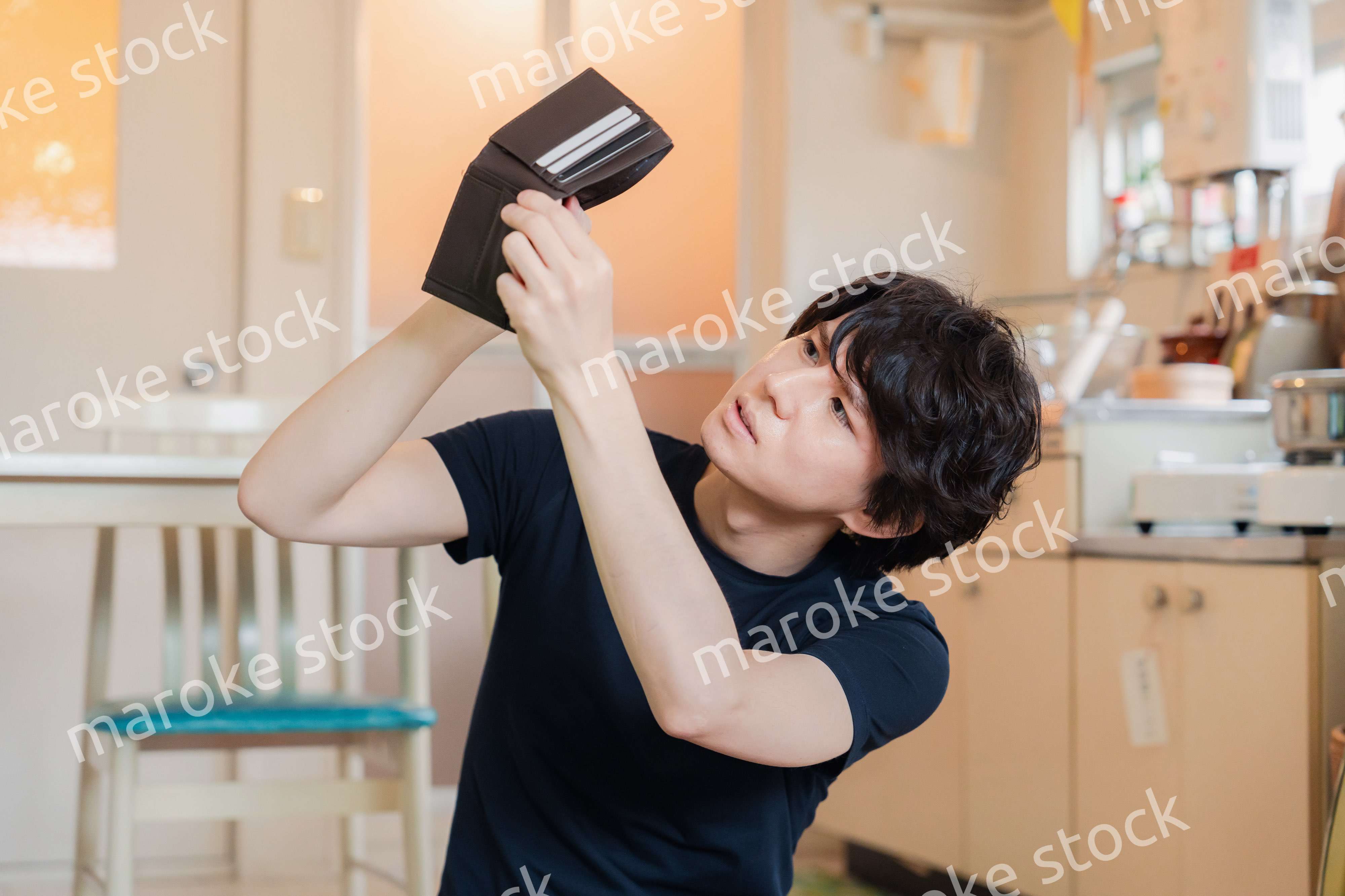 金欠に苦しむ若い男性