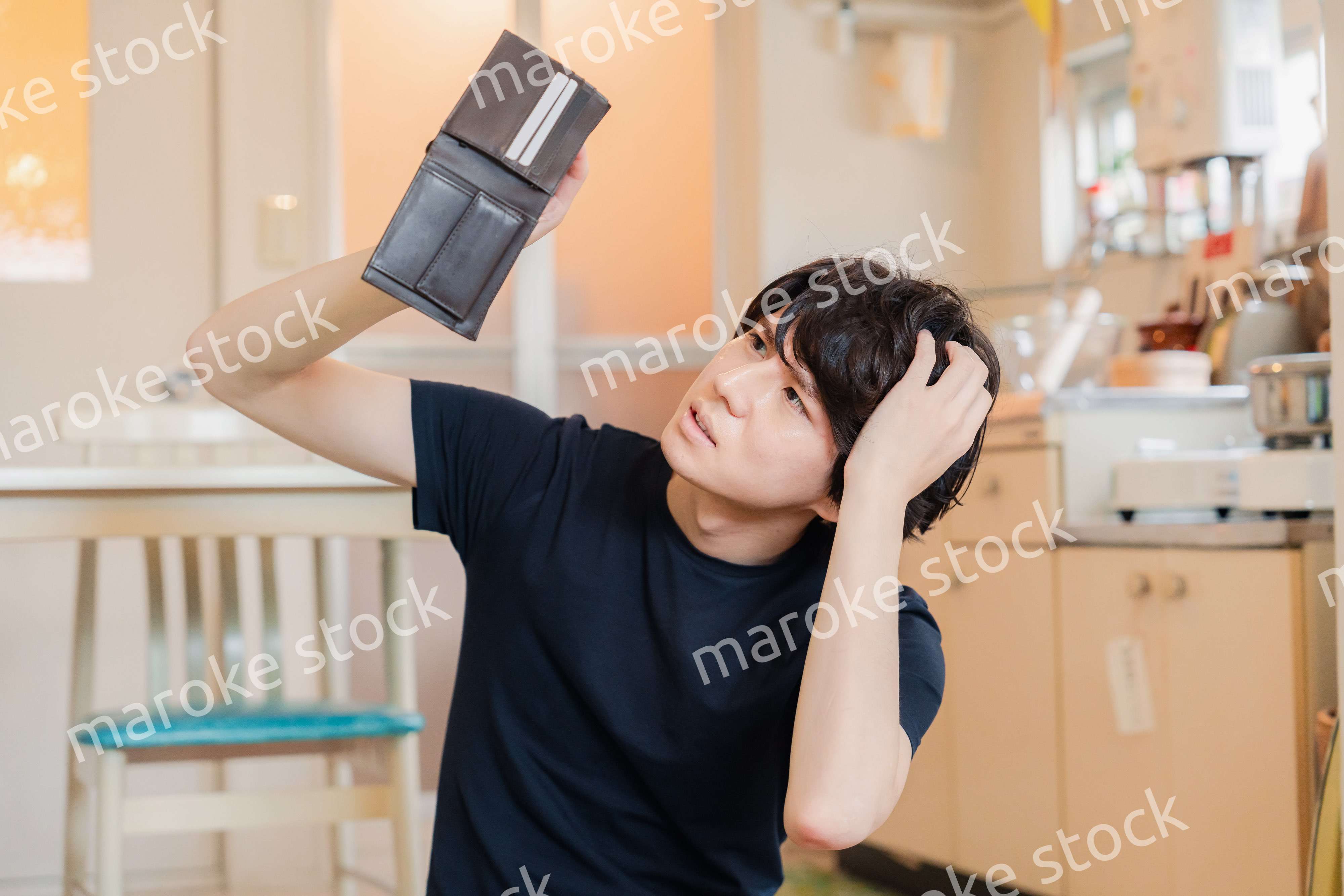 金欠に苦しむ若い男性