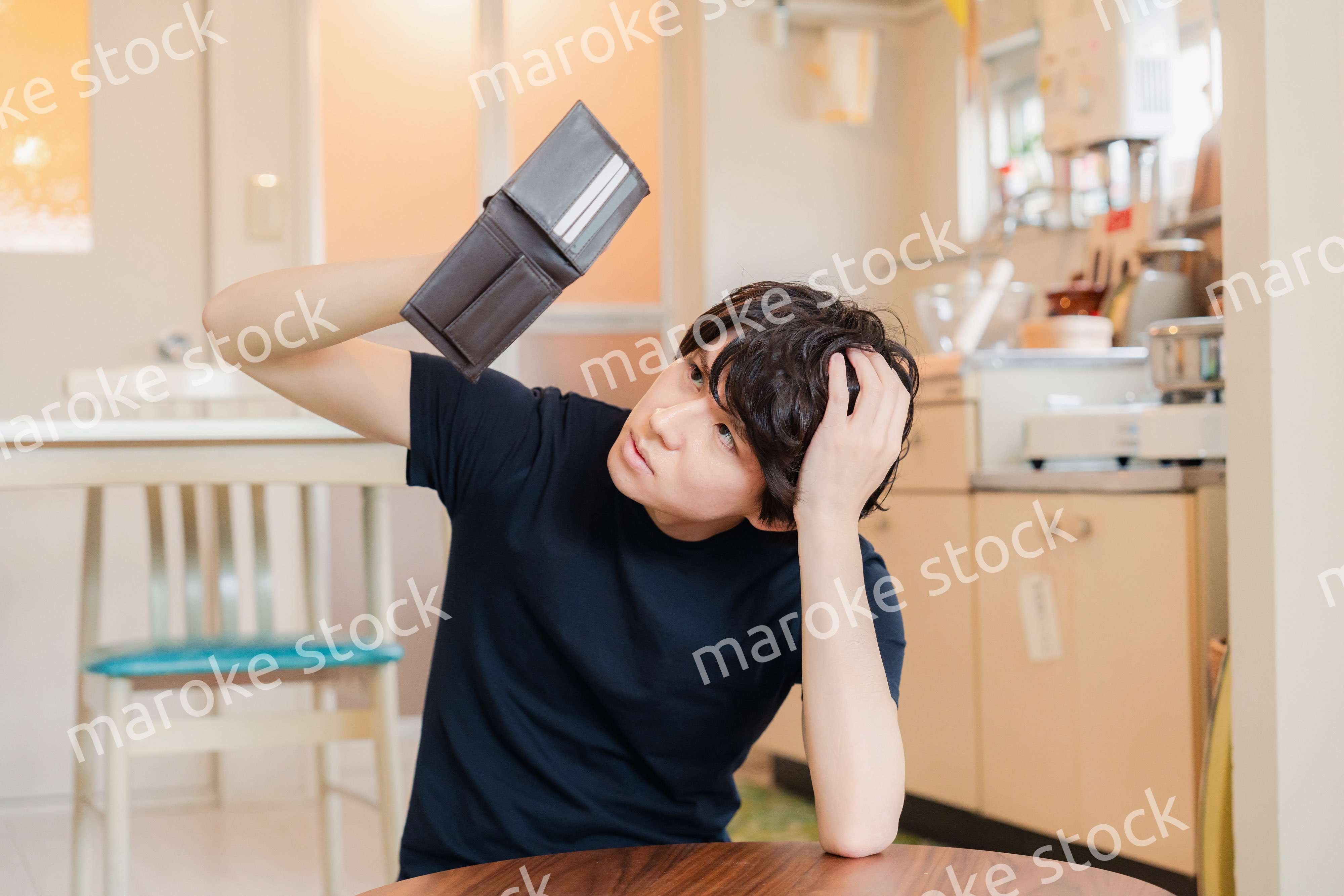 金欠に苦しむ若い男性