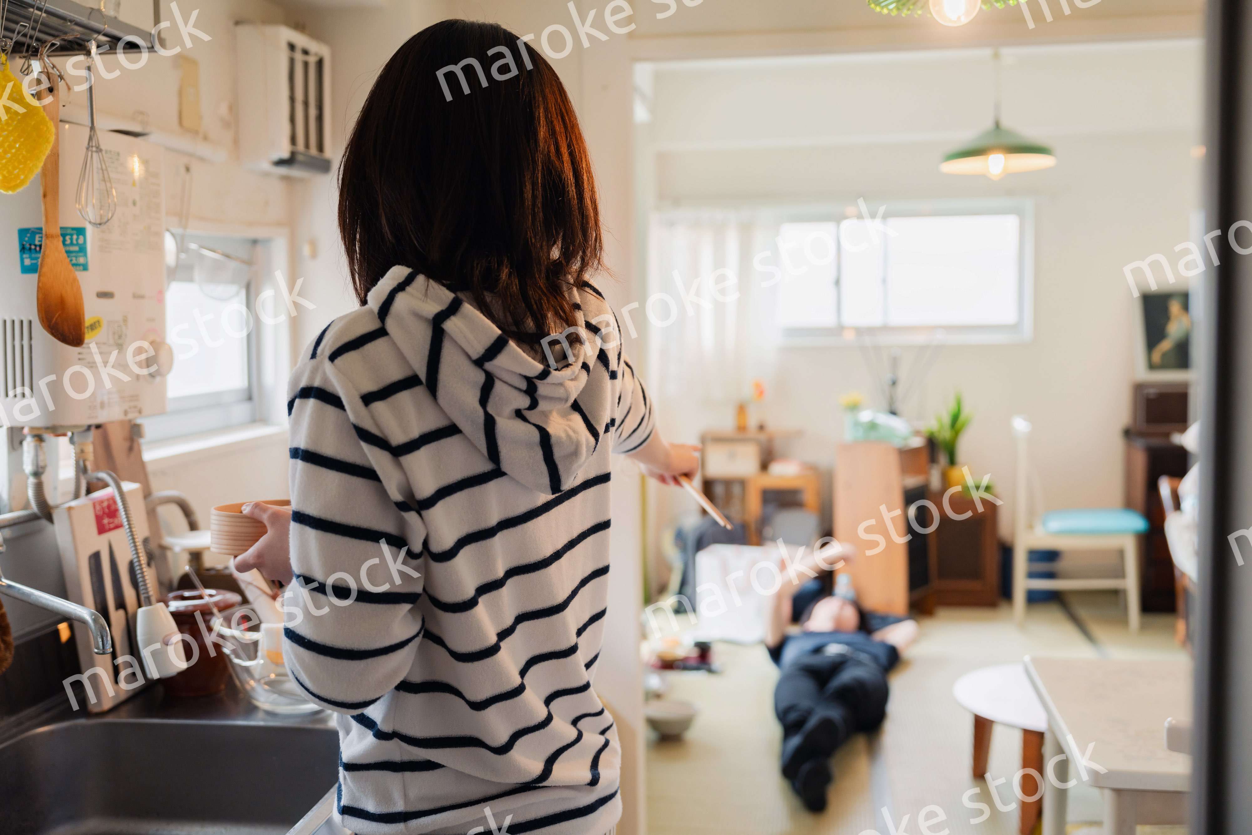 だらだらする夫に怒る妻