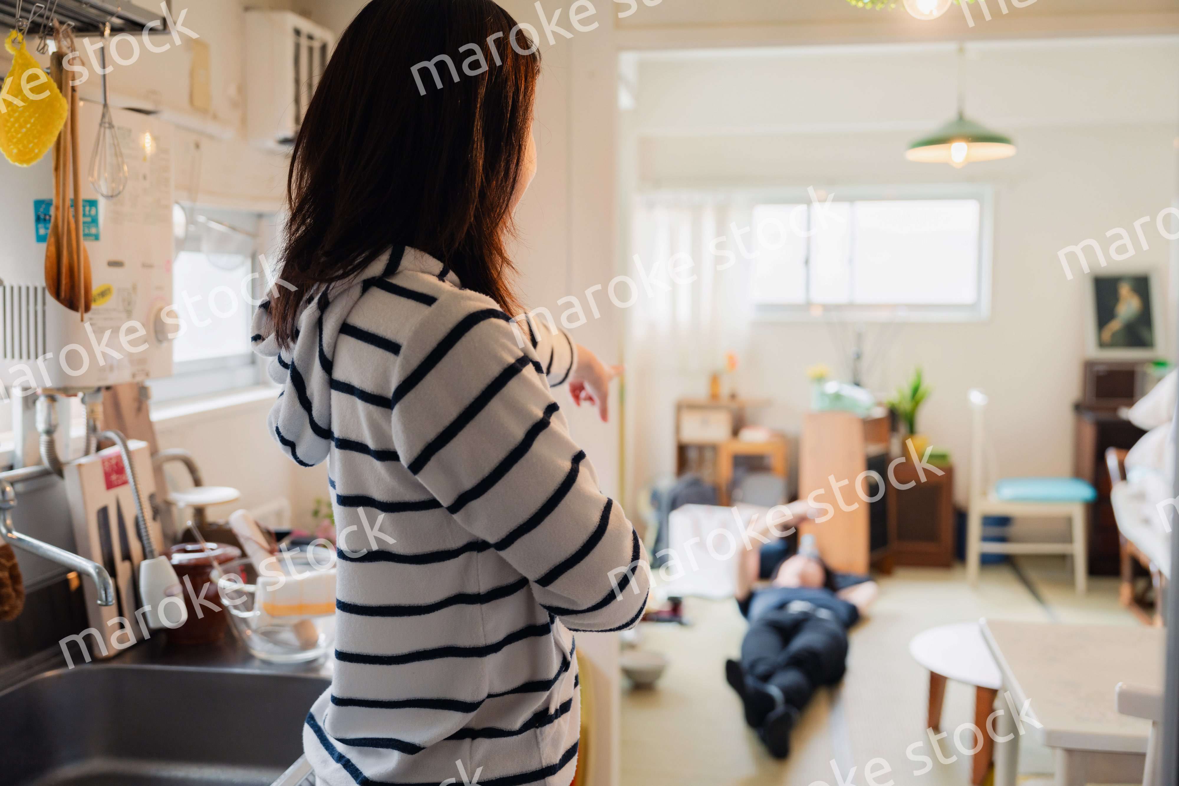 だらだらする夫に怒る妻