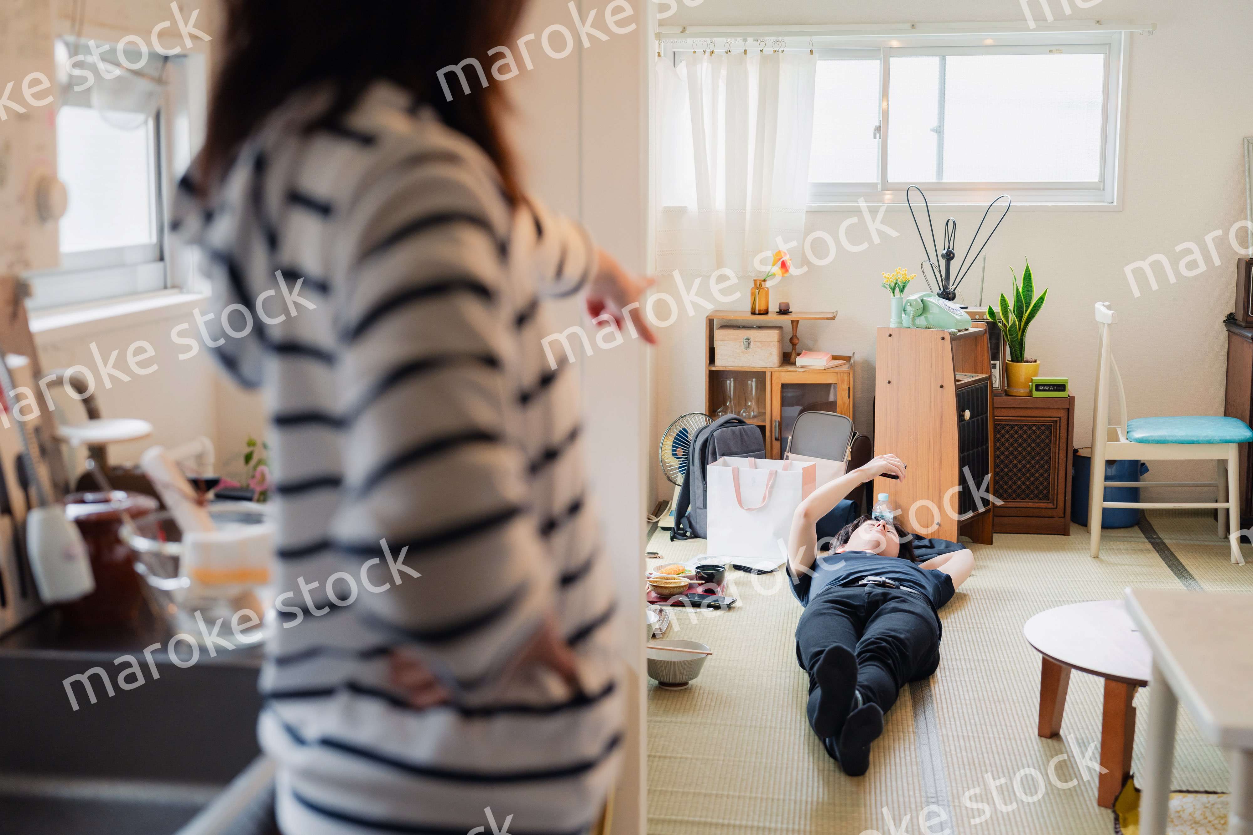 だらだらする夫に怒る妻