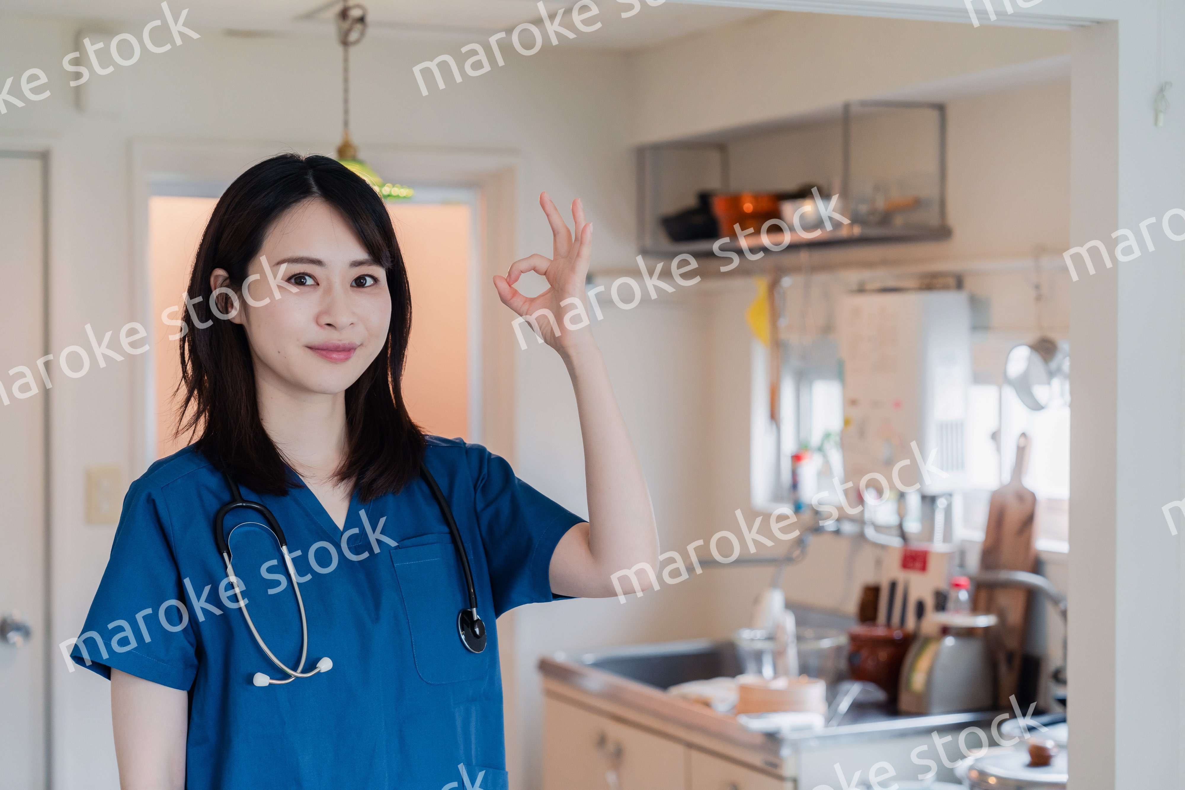 一般家庭の訪問をするドクター