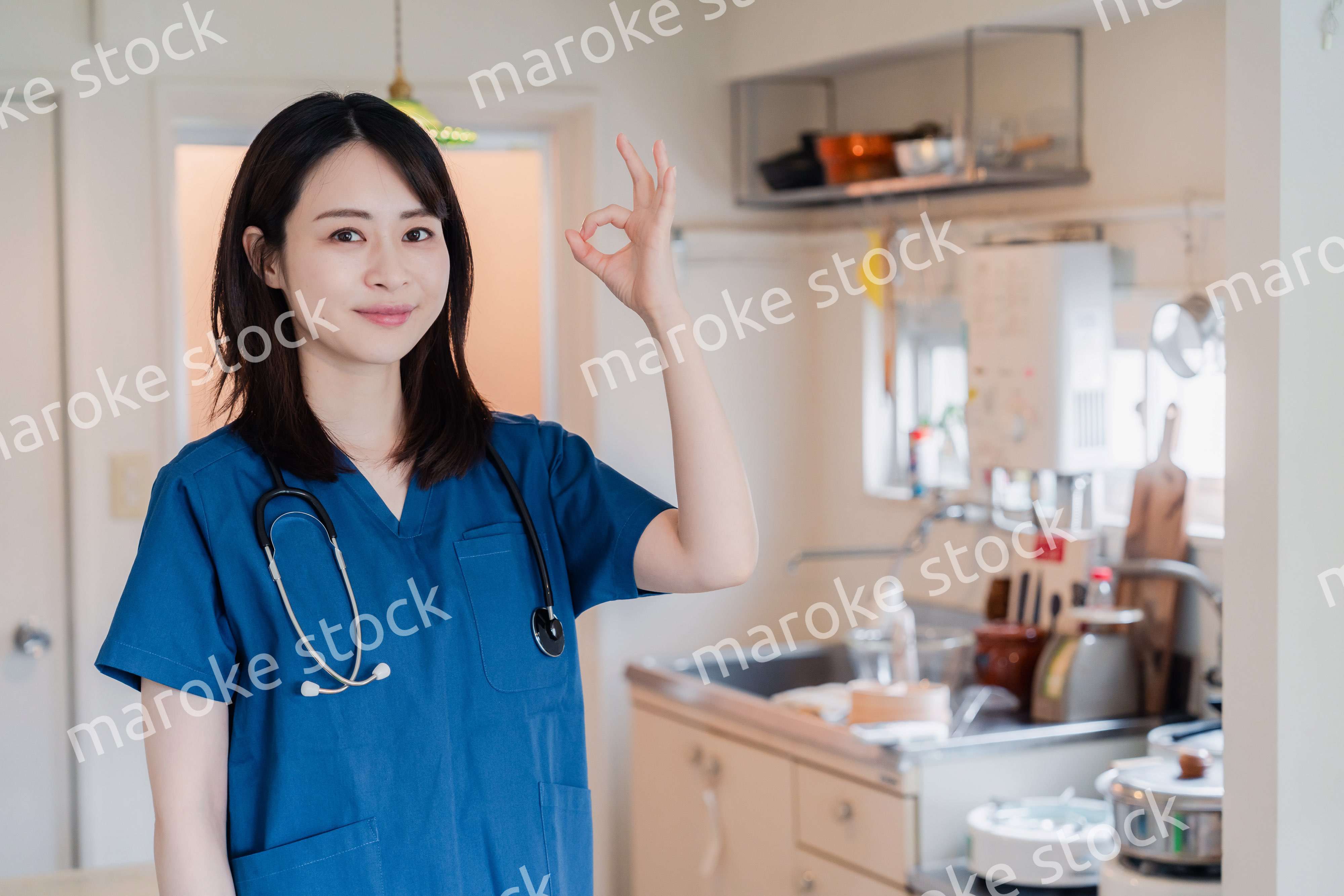 一般家庭の訪問をするドクター