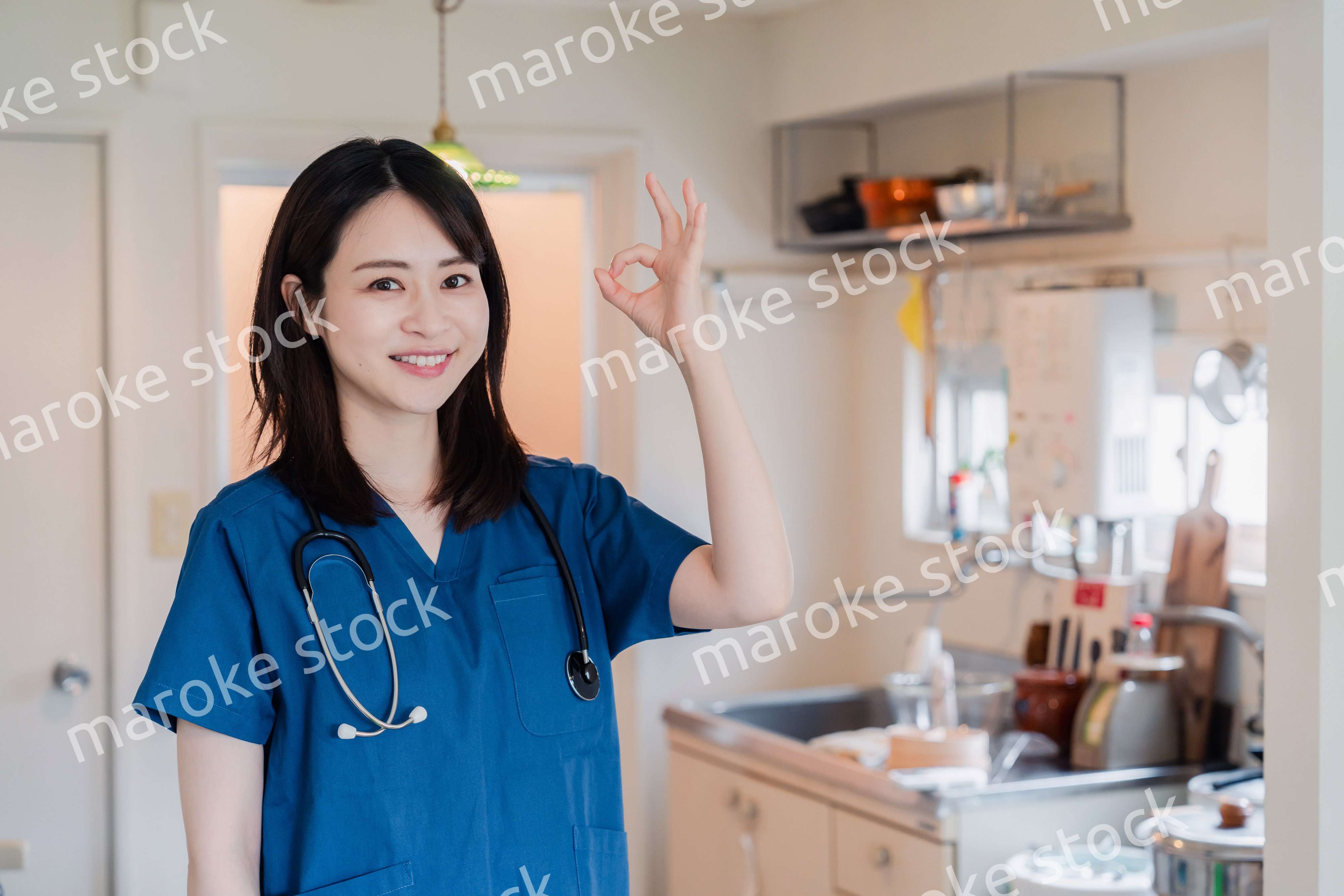 一般家庭の訪問をするドクター