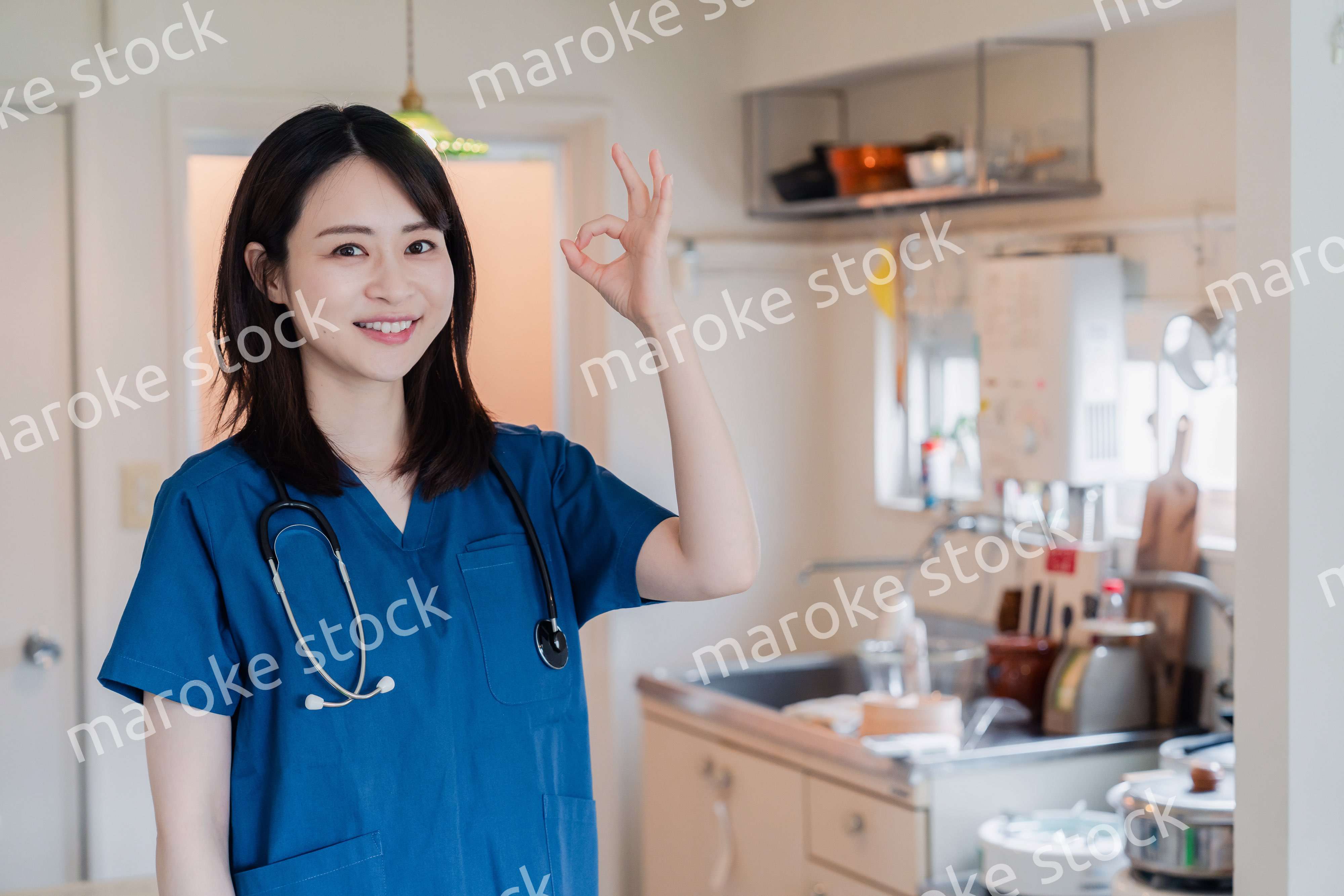 一般家庭の訪問をするドクター