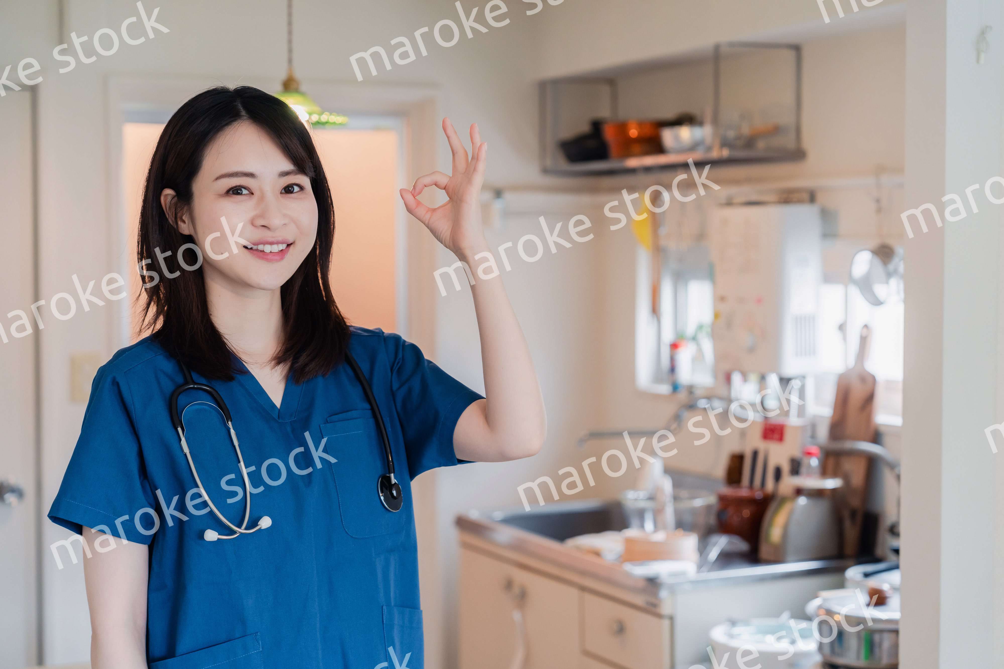 一般家庭の訪問をするドクター