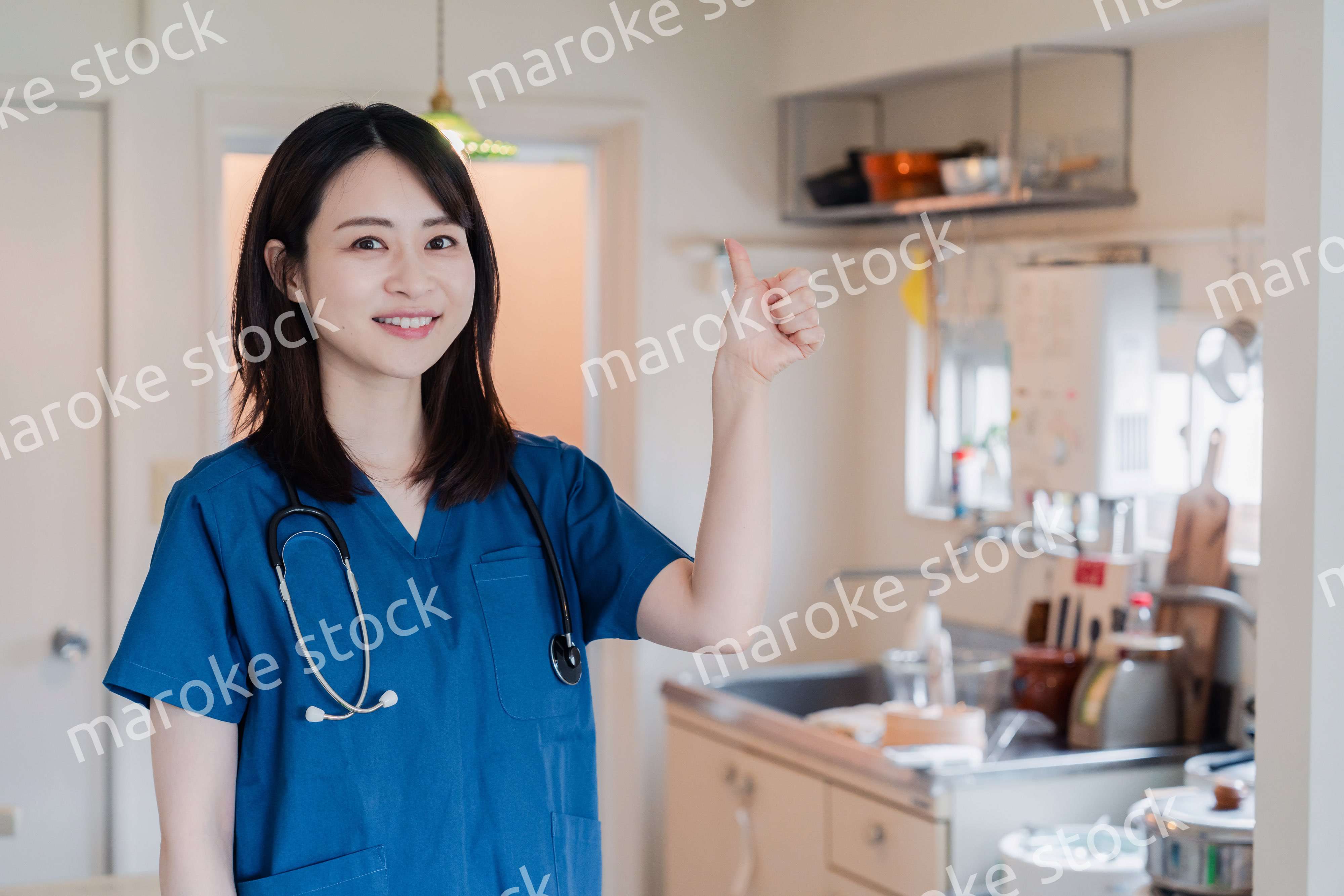 一般家庭の訪問をするドクター