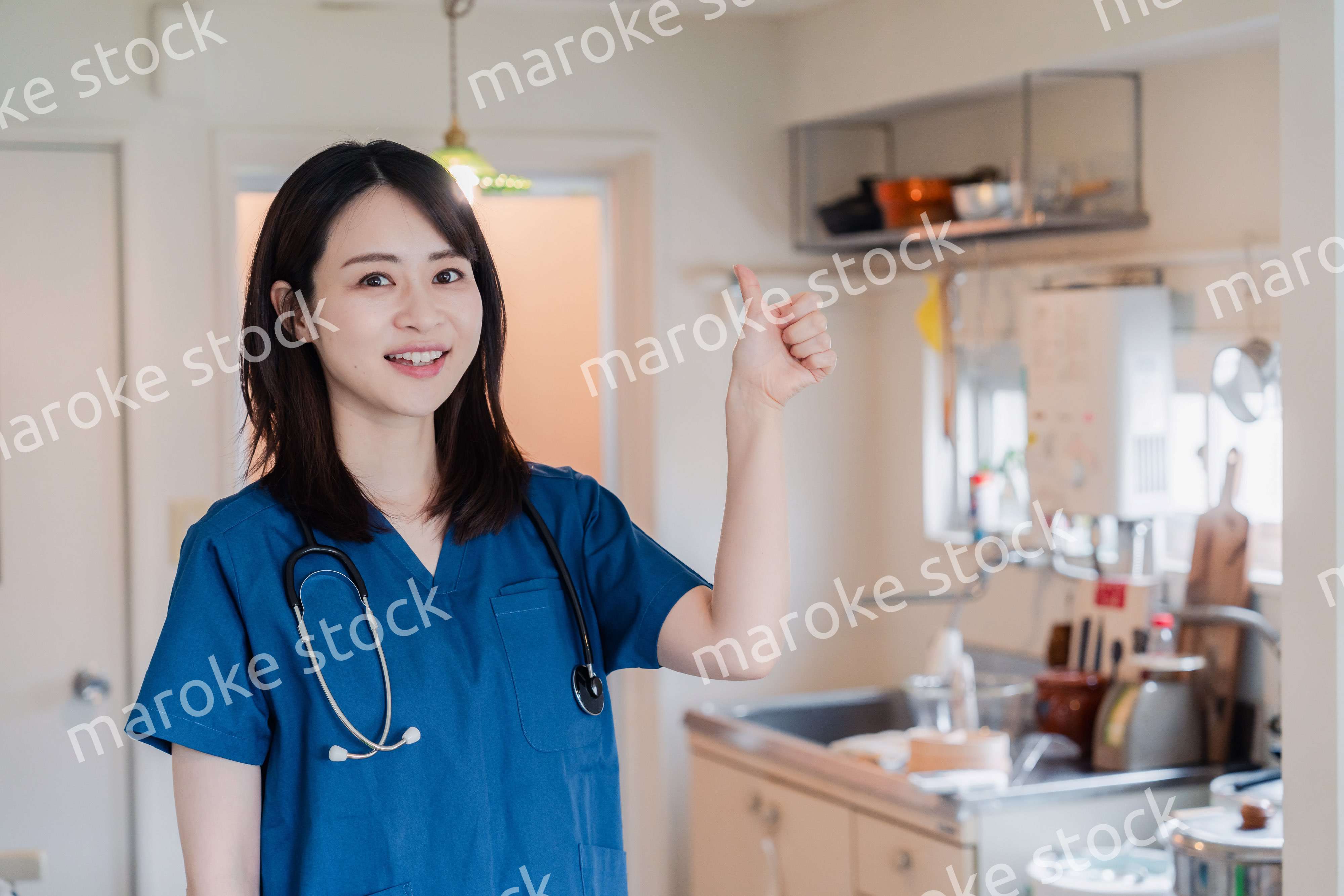 一般家庭の訪問をするドクター